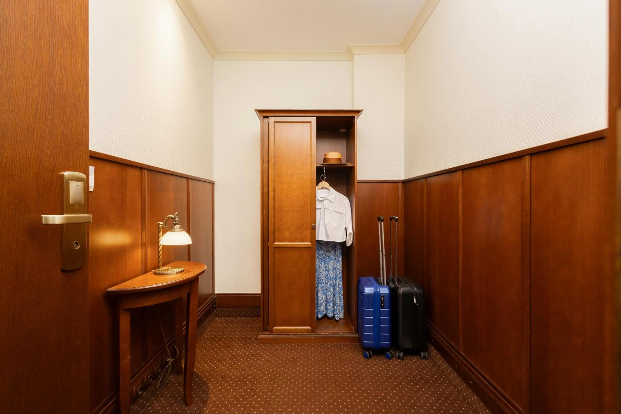 People in Villa Meduza