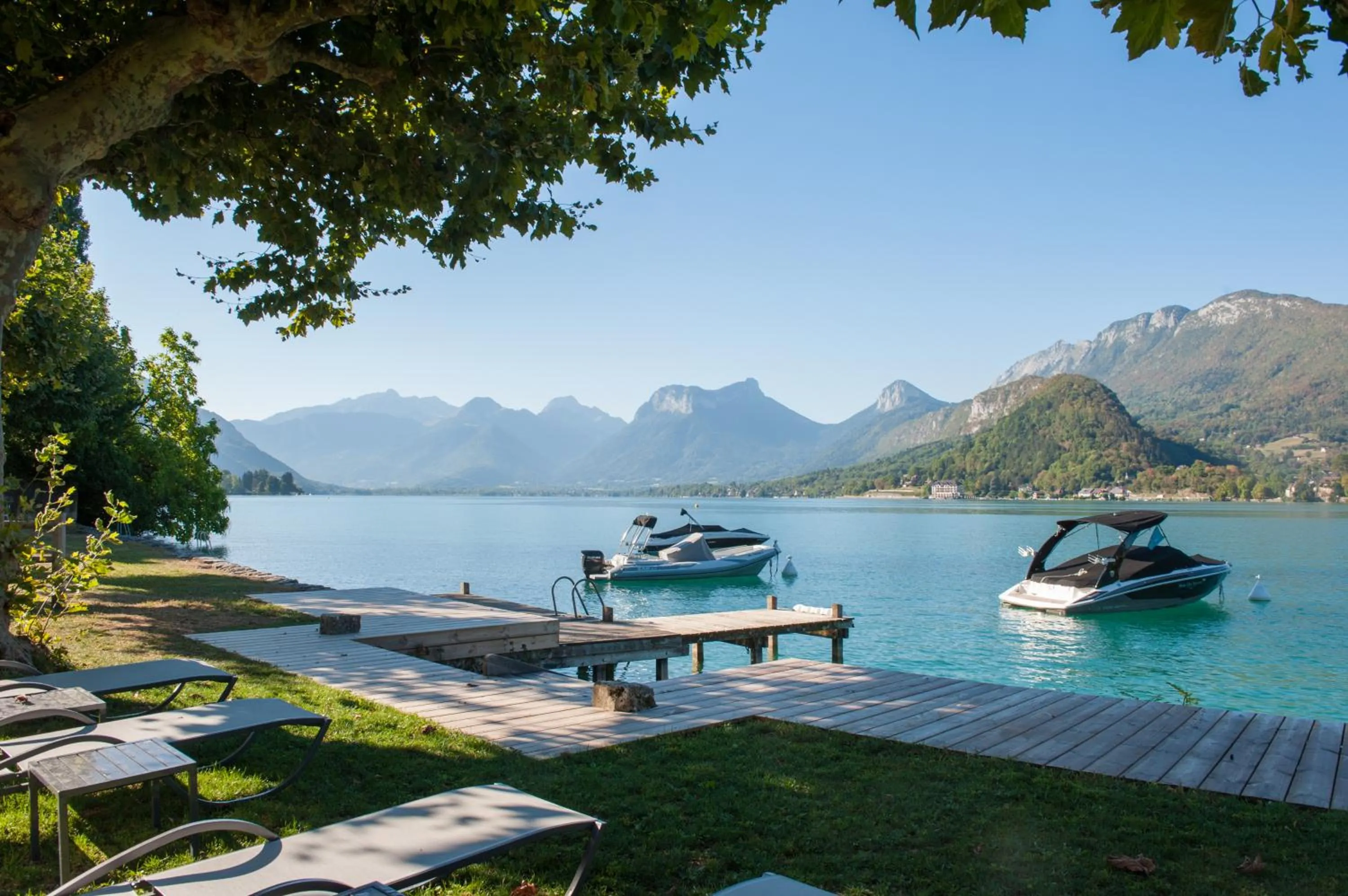 Garden in Hôtel Beau Site Talloires B SPA
