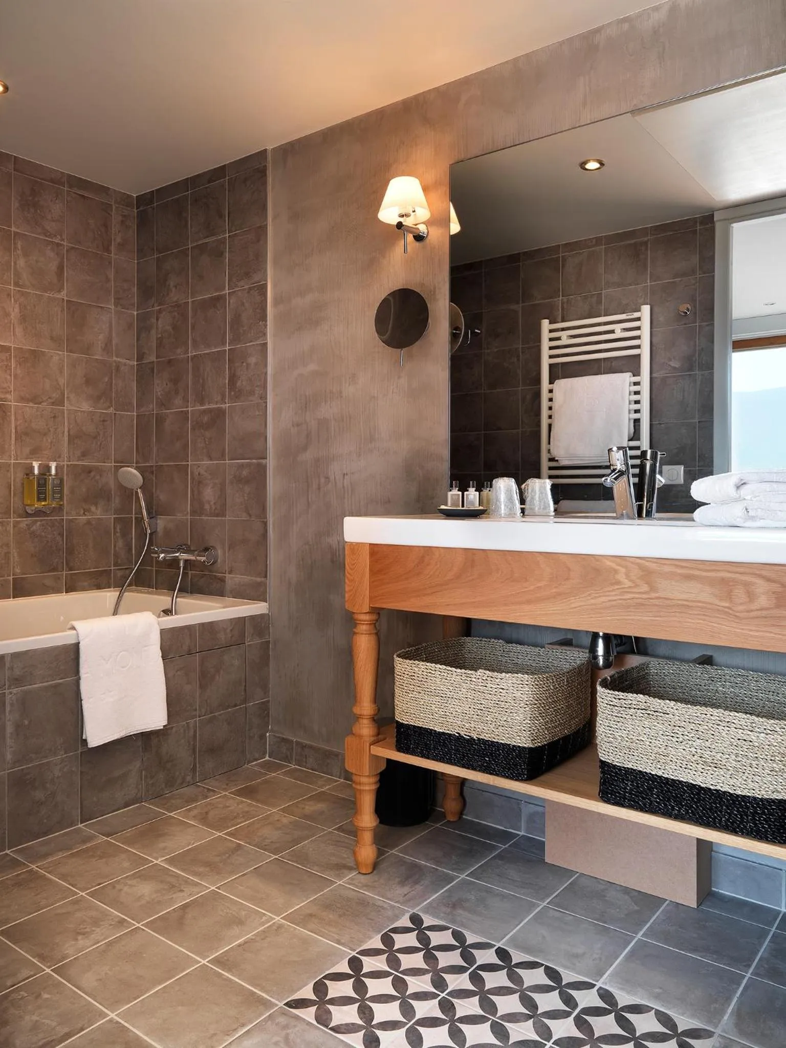 Bathroom in Hôtel Beau Site Talloires B SPA