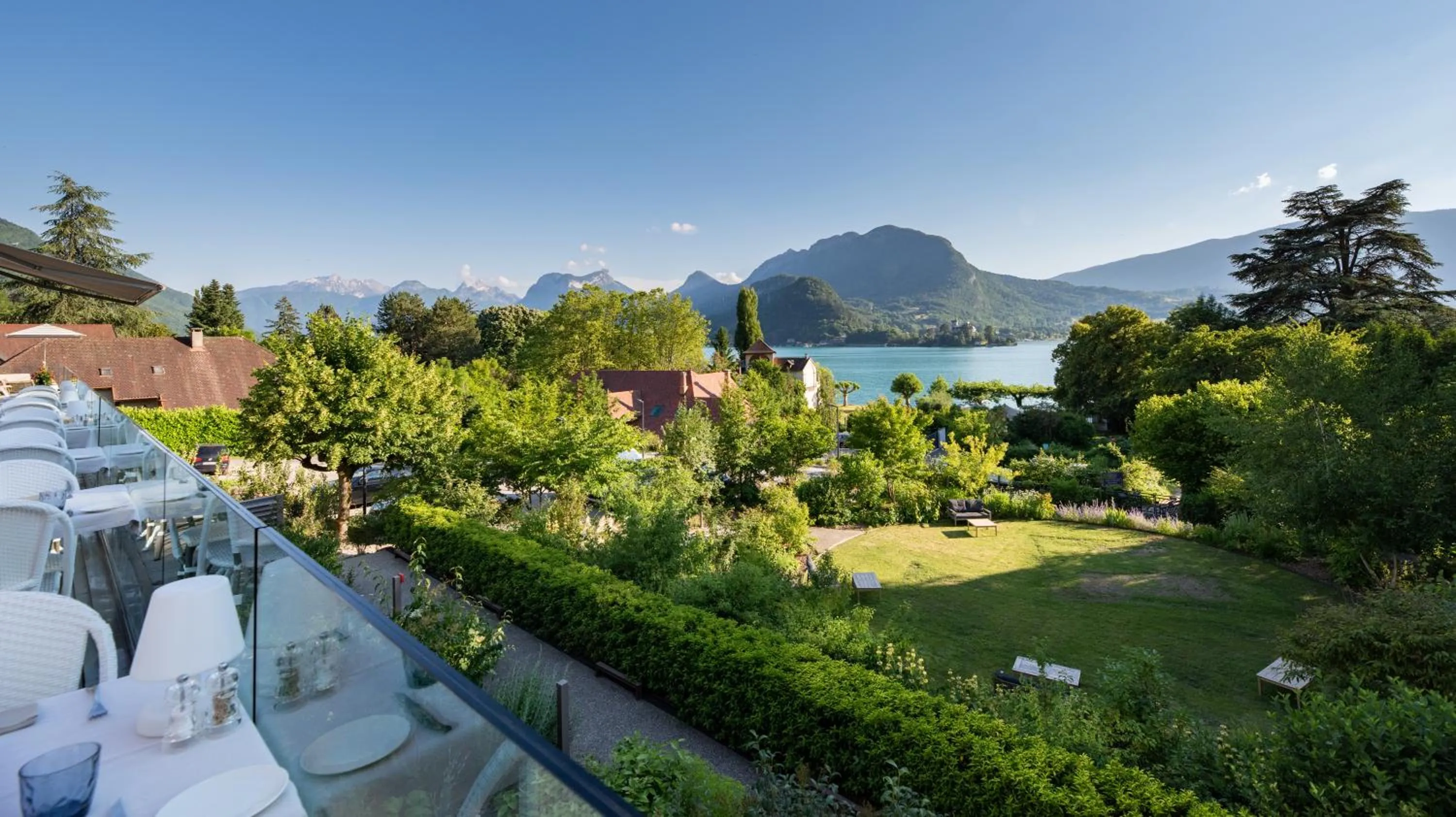Patio in Hôtel Beau Site Talloires B SPA