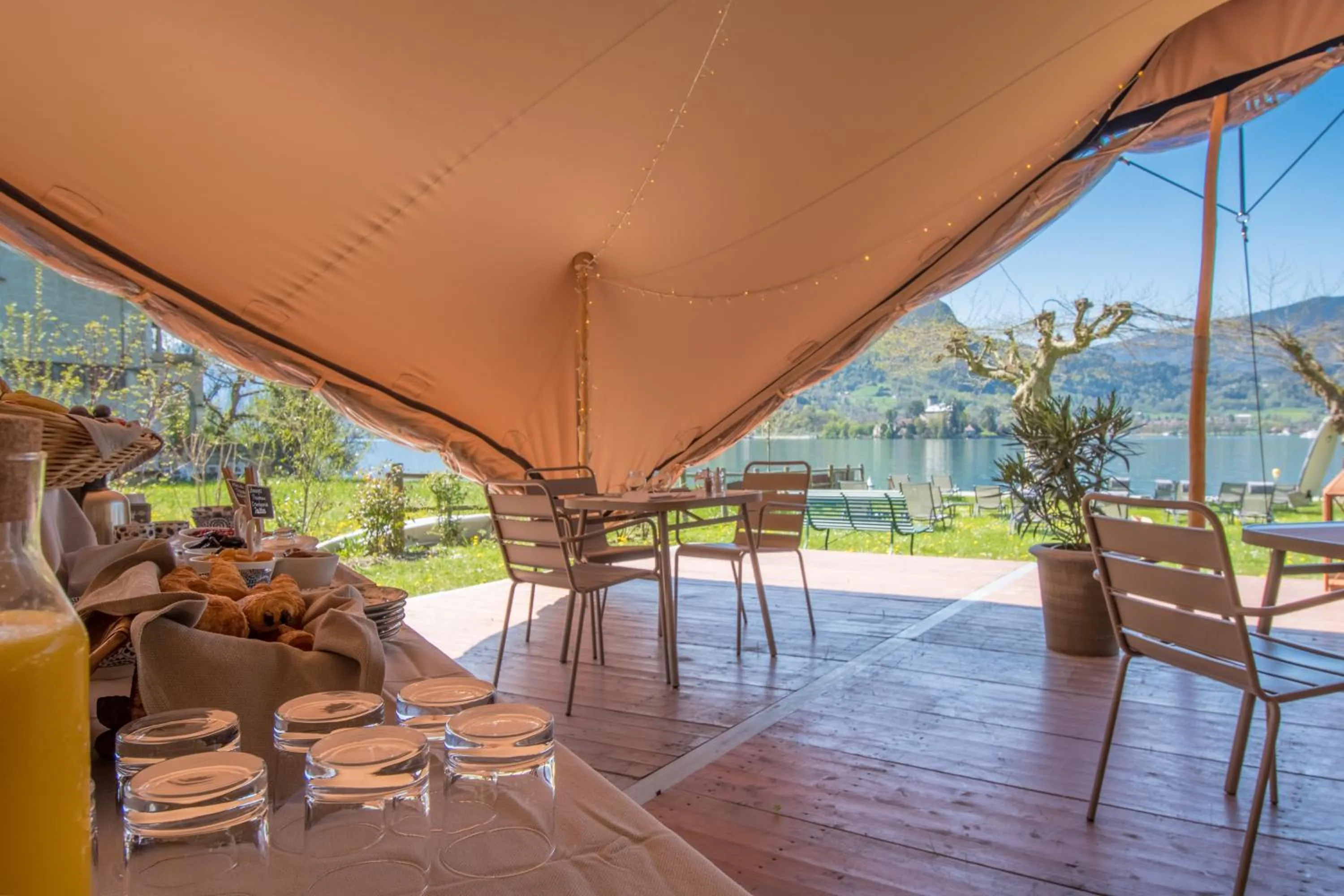 Garden in Hôtel Beau Site Talloires B SPA