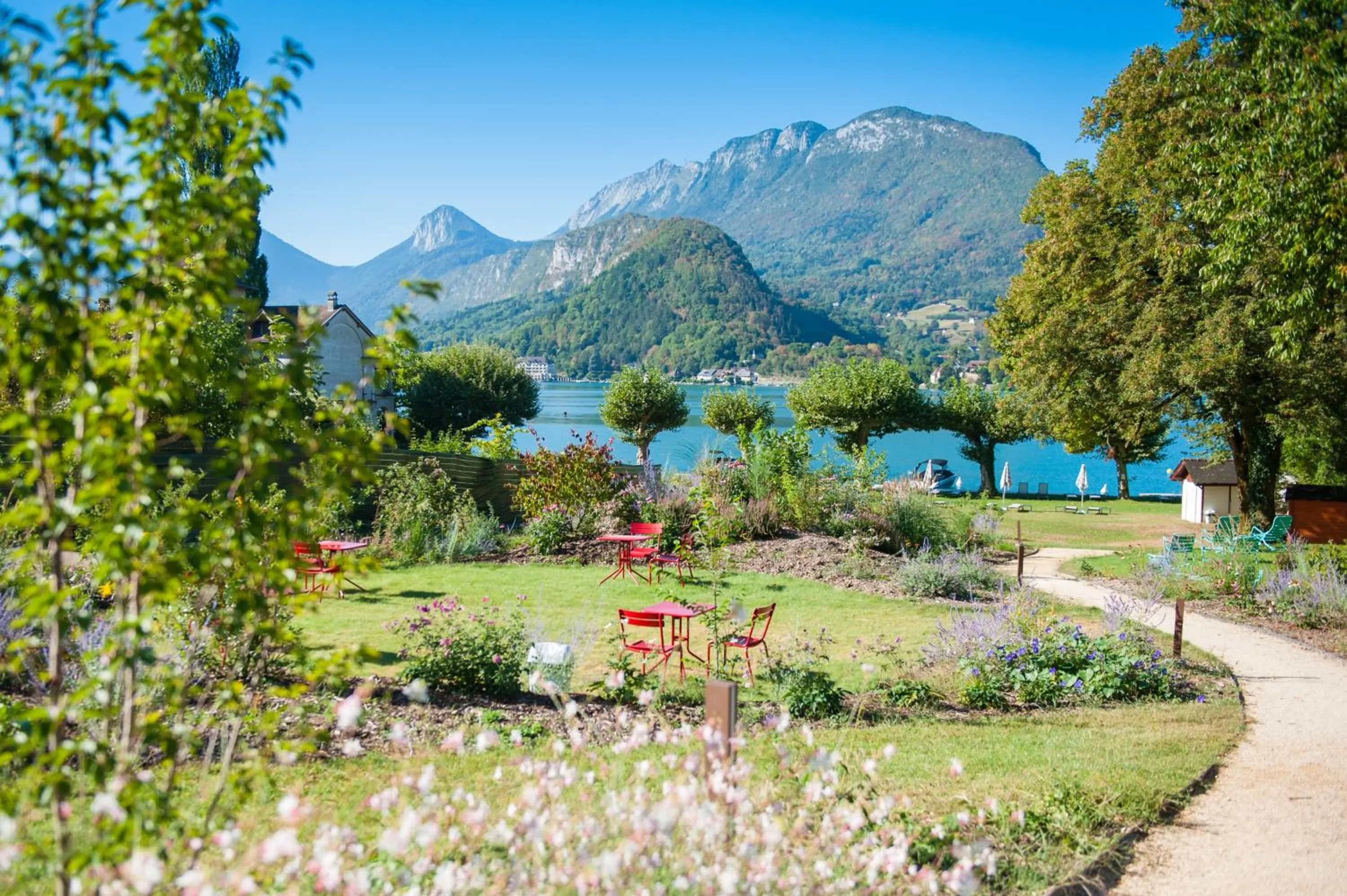 Garden in Hôtel Beau Site Talloires B SPA