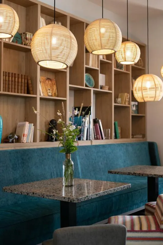 Library in Hôtel Beau Site Talloires B SPA