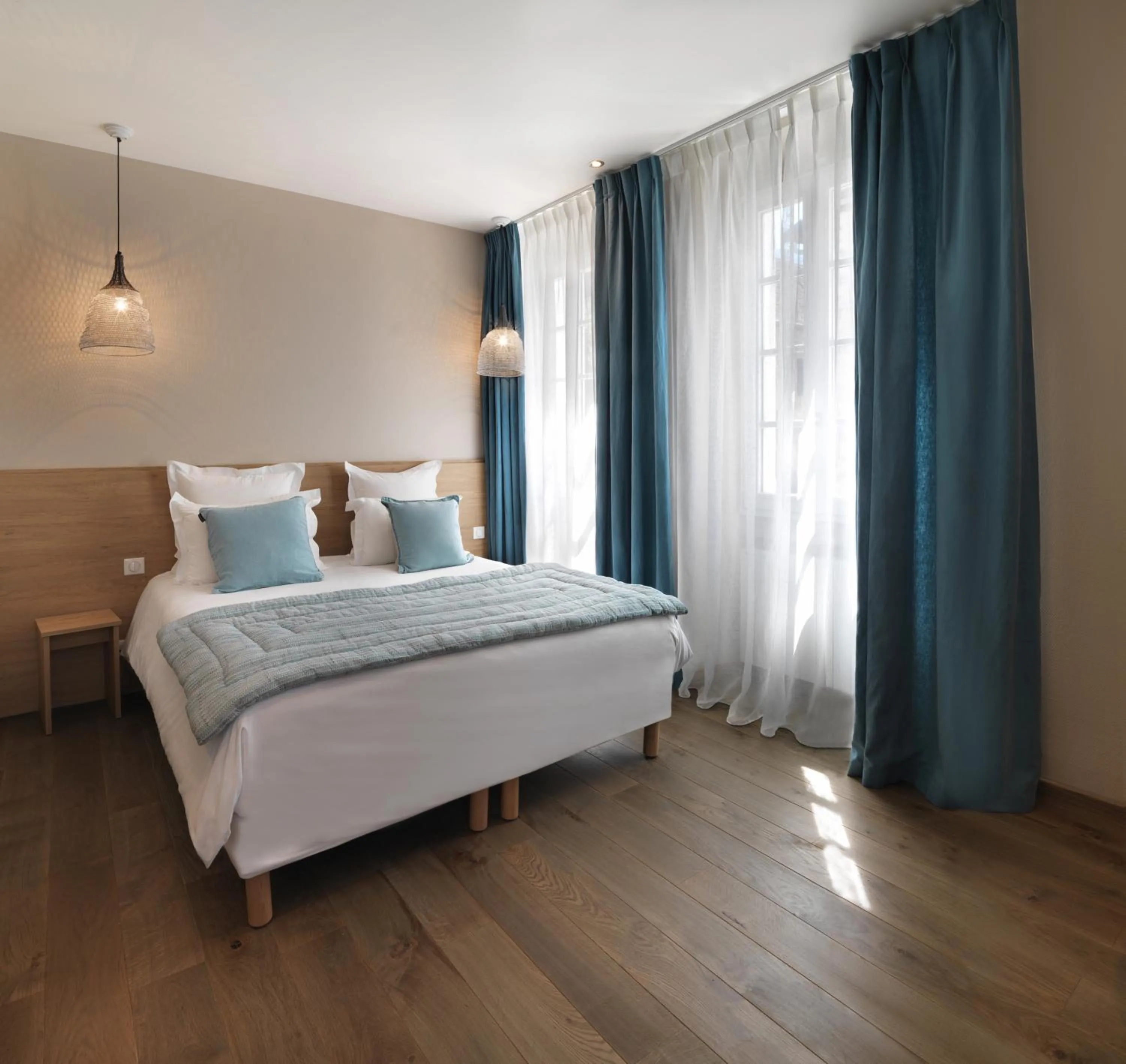 Day, Bed in Hôtel Beau Site Talloires B SPA