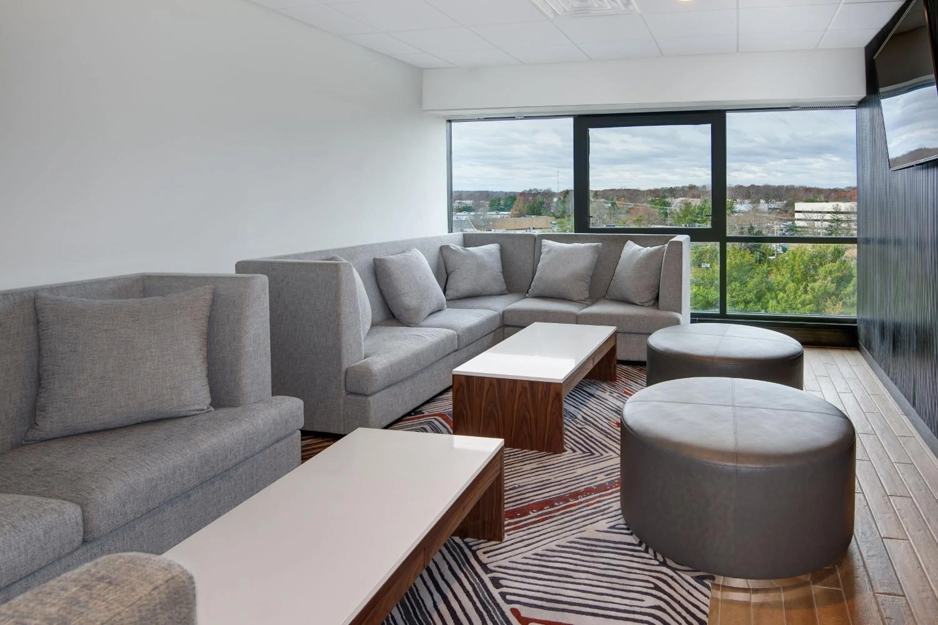 Lounge or bar in Sheraton Eatontown Hotel