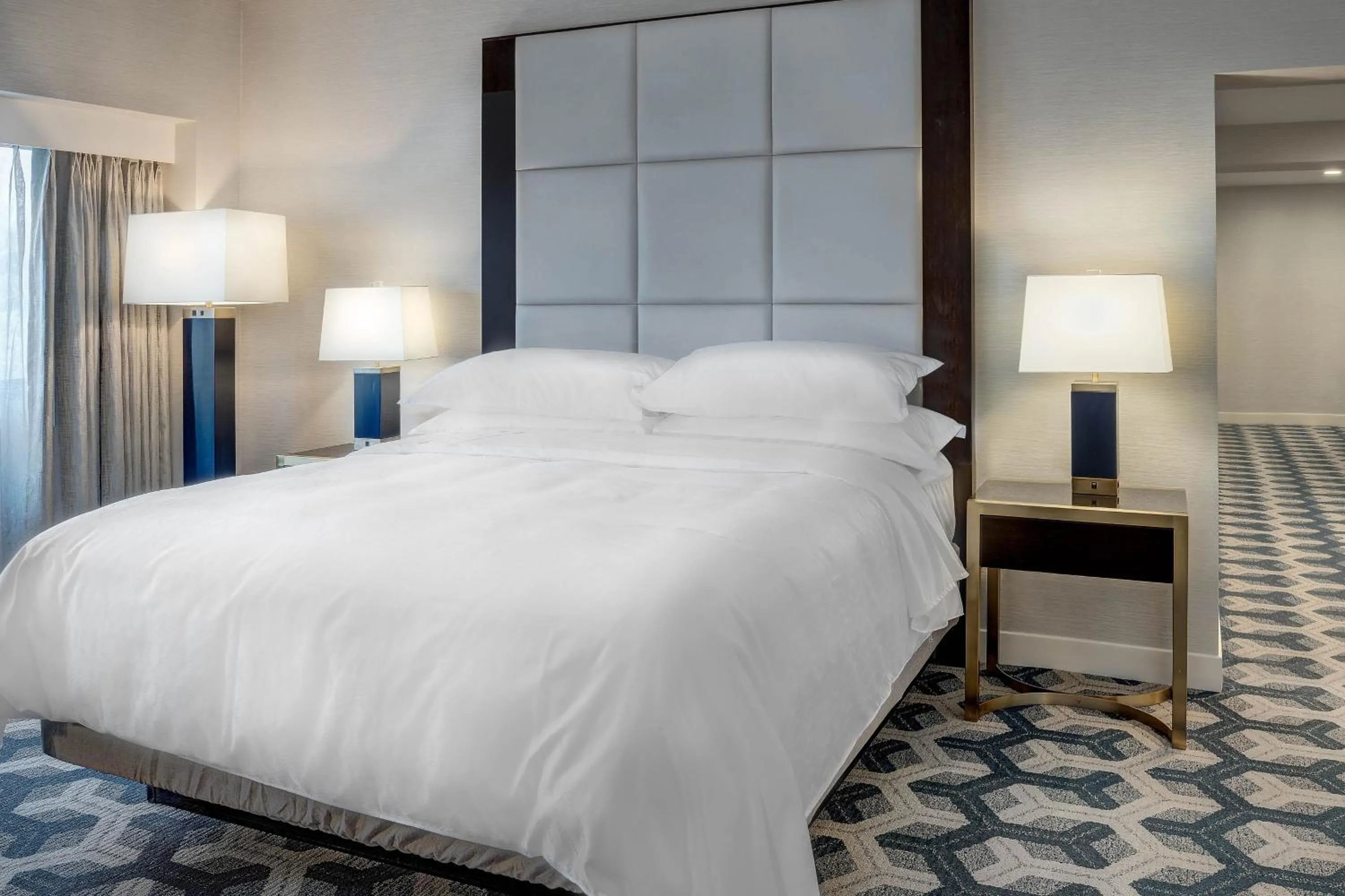 Bedroom, Bed in Sheraton Eatontown Hotel