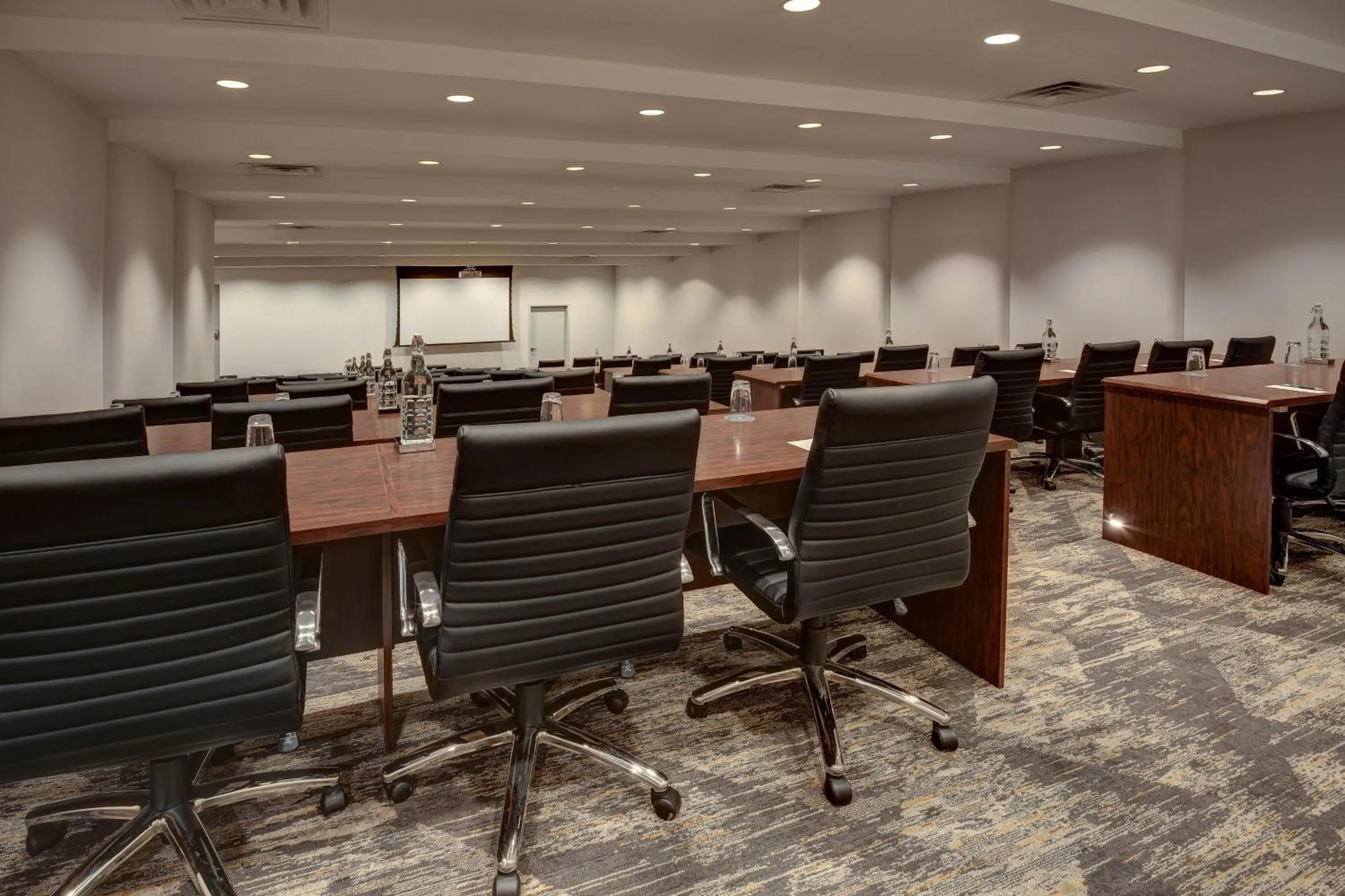 Meeting/conference room in Sheraton Eatontown Hotel