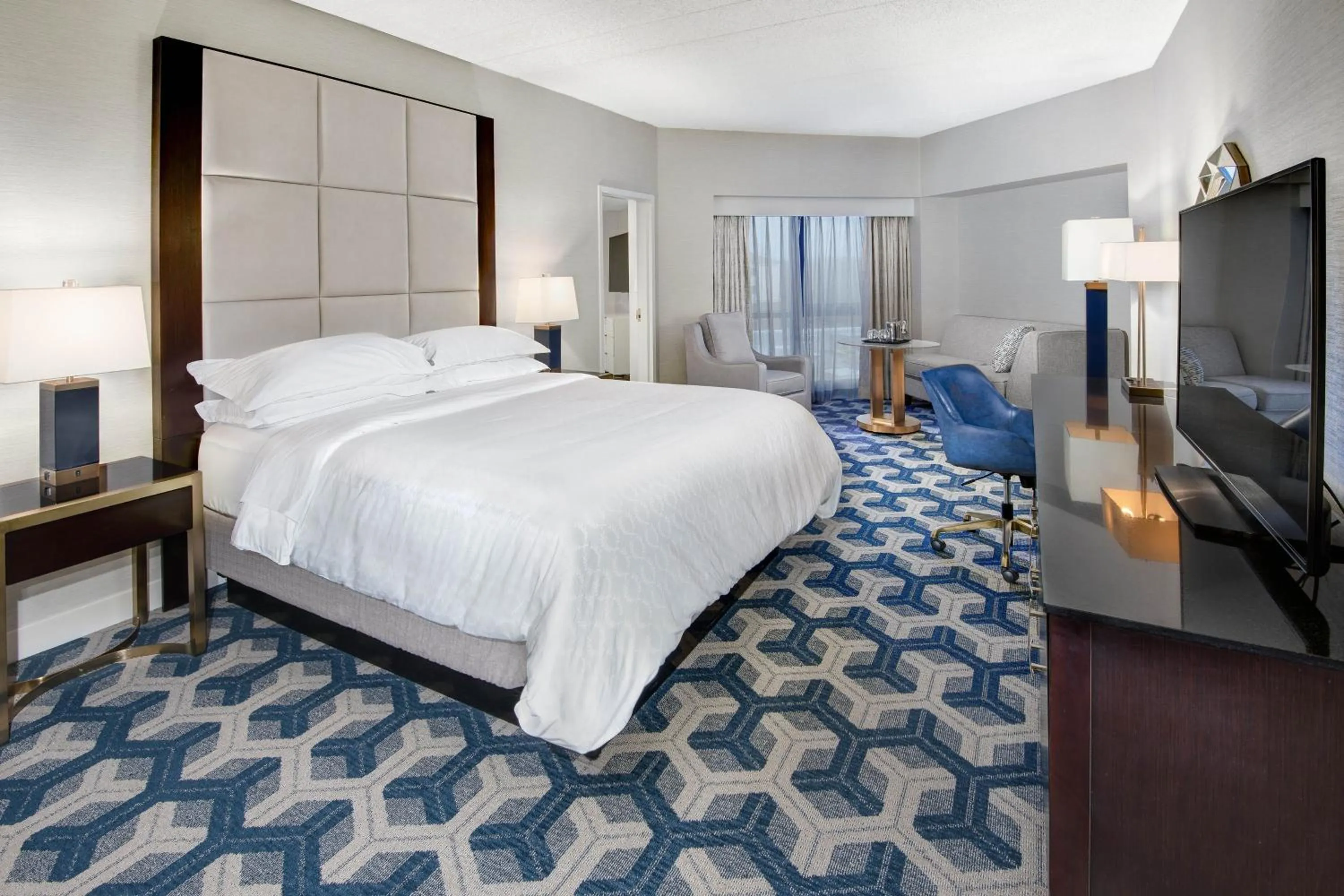 Bedroom, Bed in Sheraton Eatontown Hotel