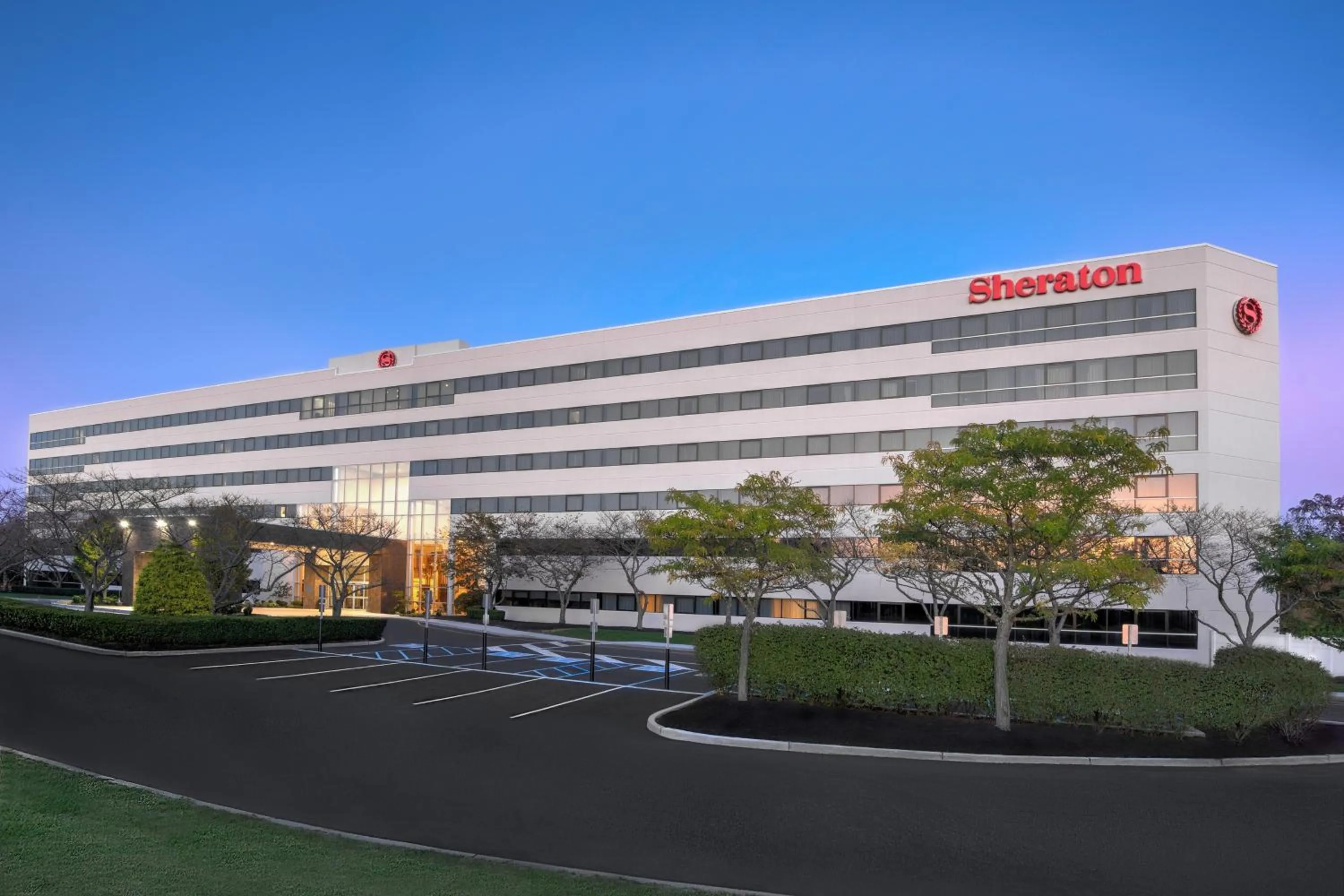 Property building in Sheraton Eatontown Hotel
