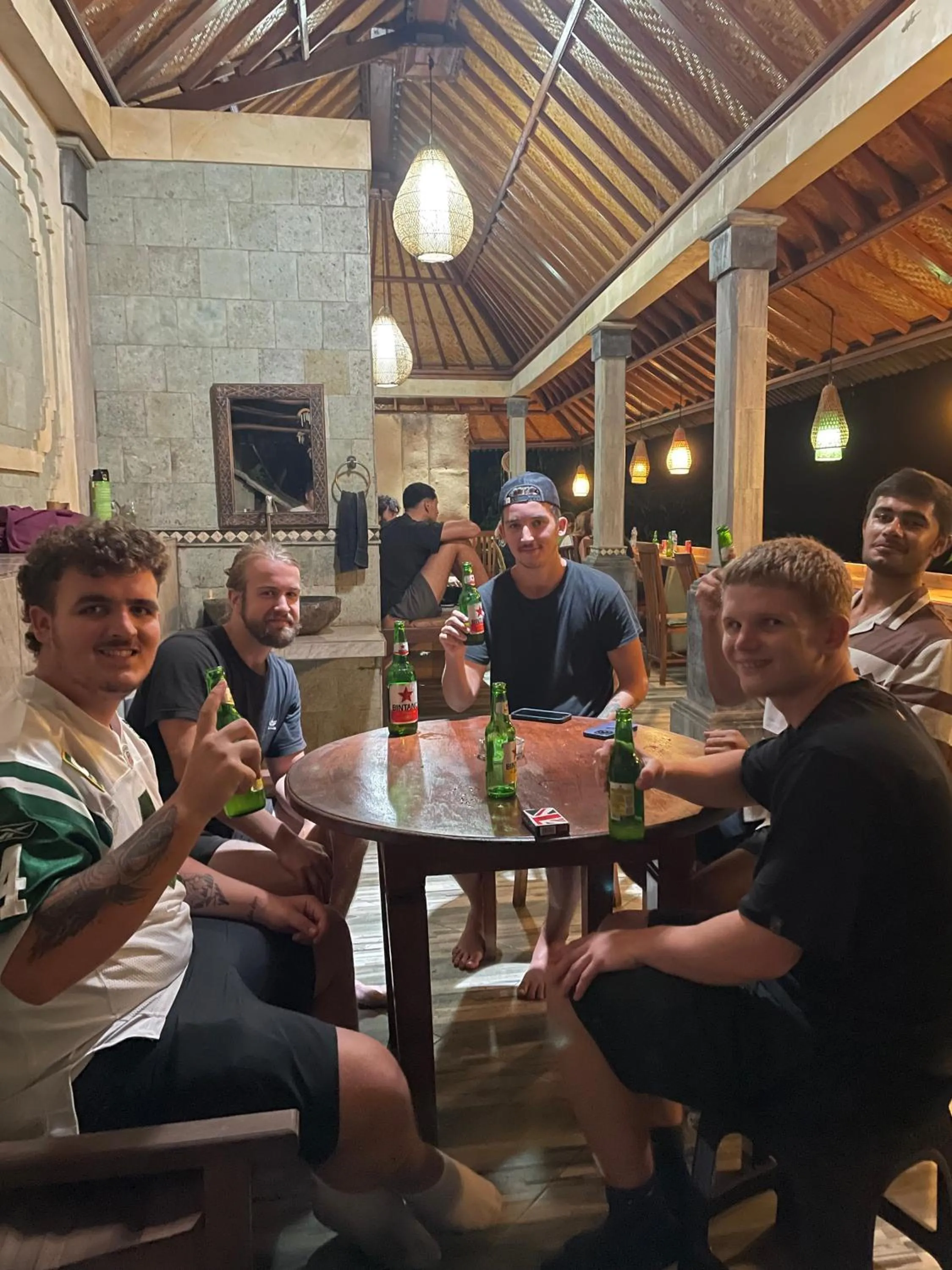 Restaurant/places to eat in WW Backpackers