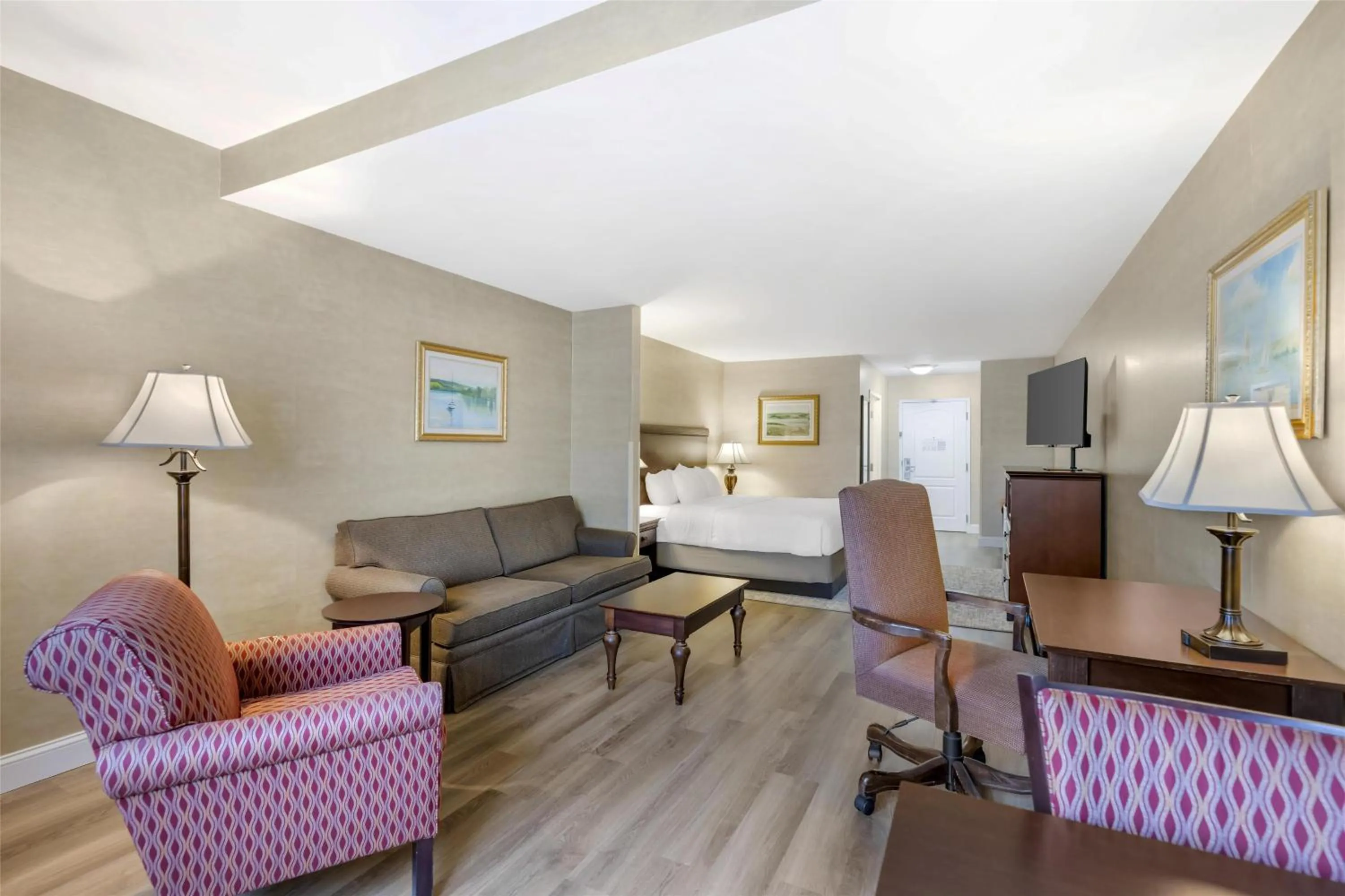 Bedroom in Best Western PLUS Vineyard Inn and Suites