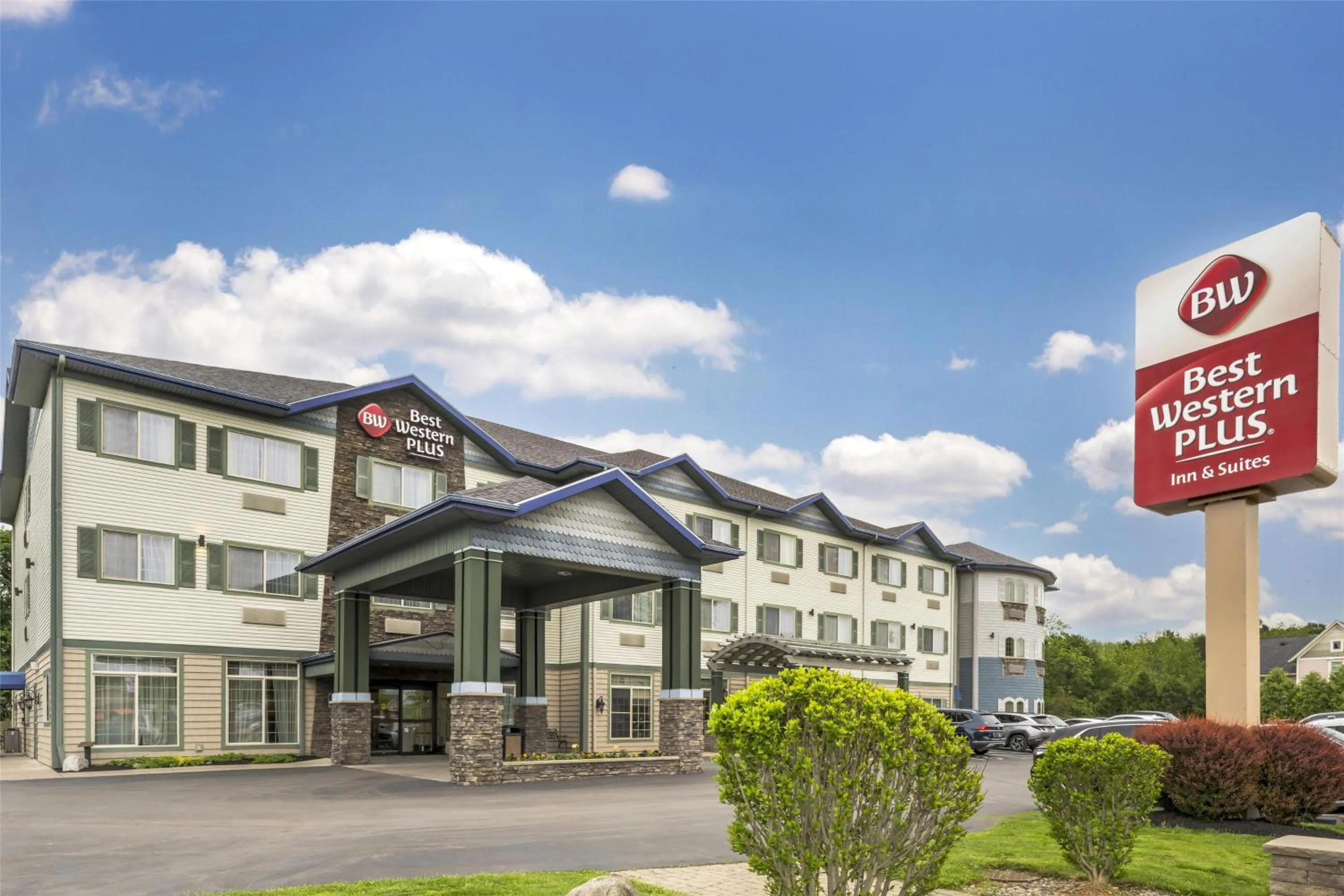 Property building in Best Western PLUS Vineyard Inn and Suites