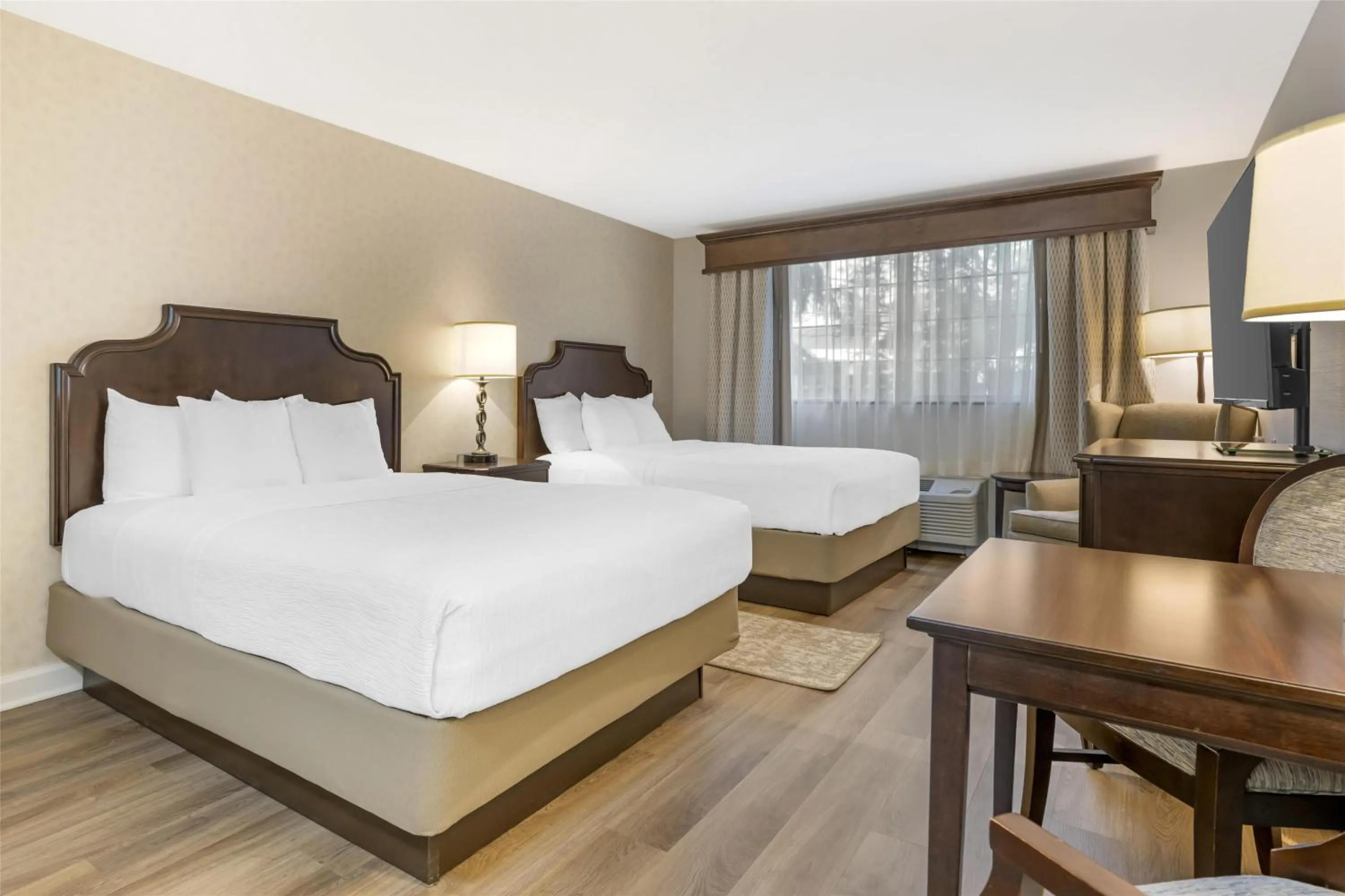 Bedroom, Bed in Best Western PLUS Vineyard Inn and Suites