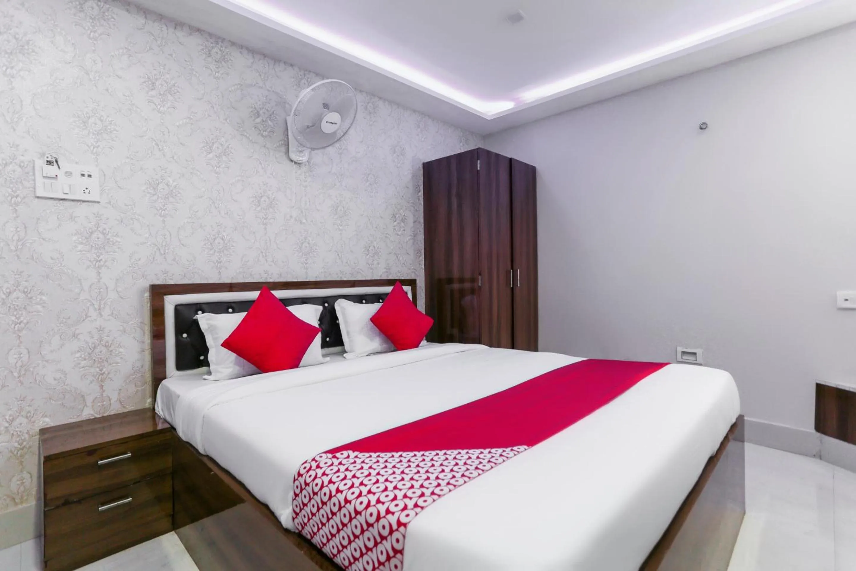 Bedroom, Bed in Super Hotel O Dk Inn Near Kalighat Kali Temple