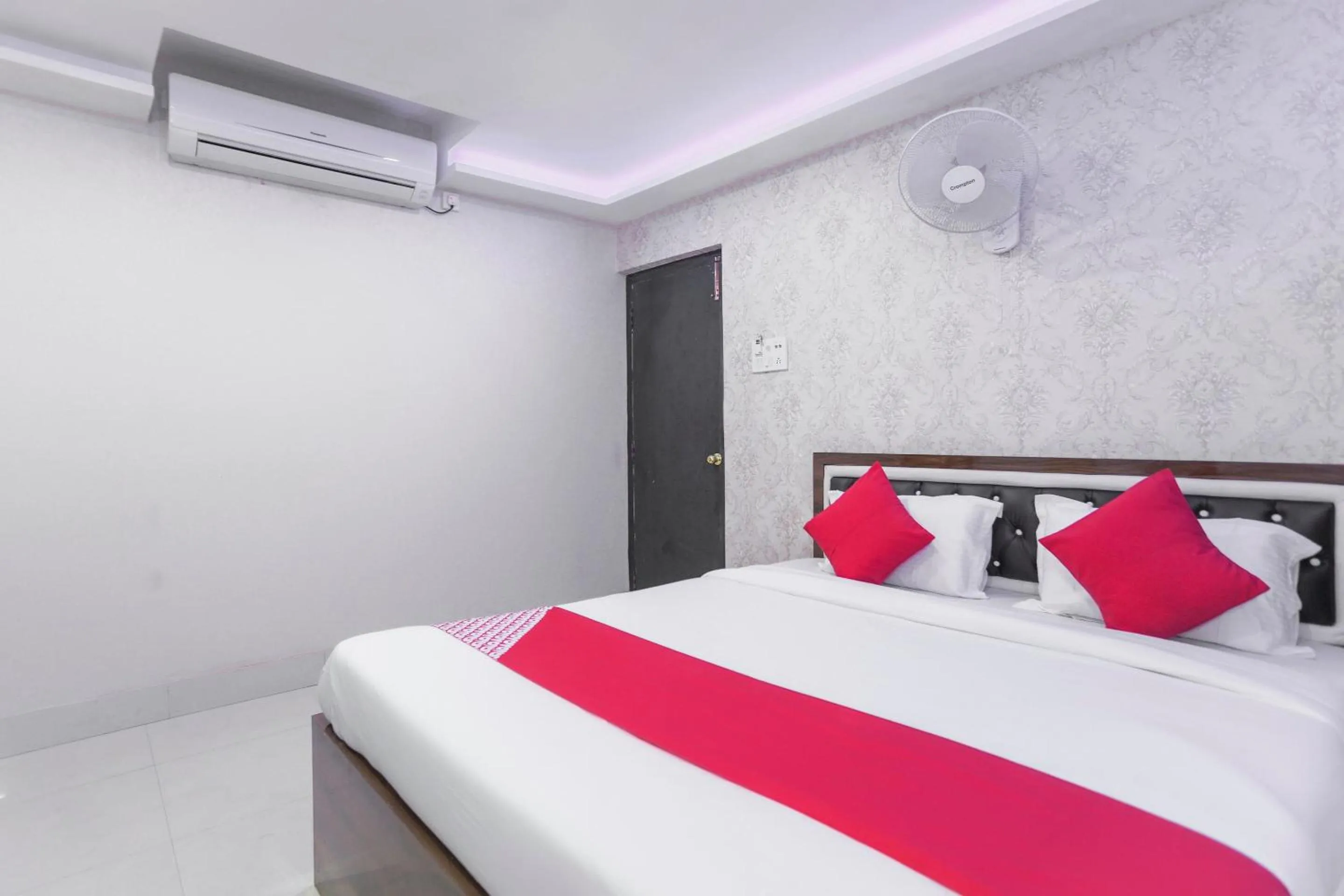 Bedroom, Bed in Super Hotel O Dk Inn Near Kalighat Kali Temple