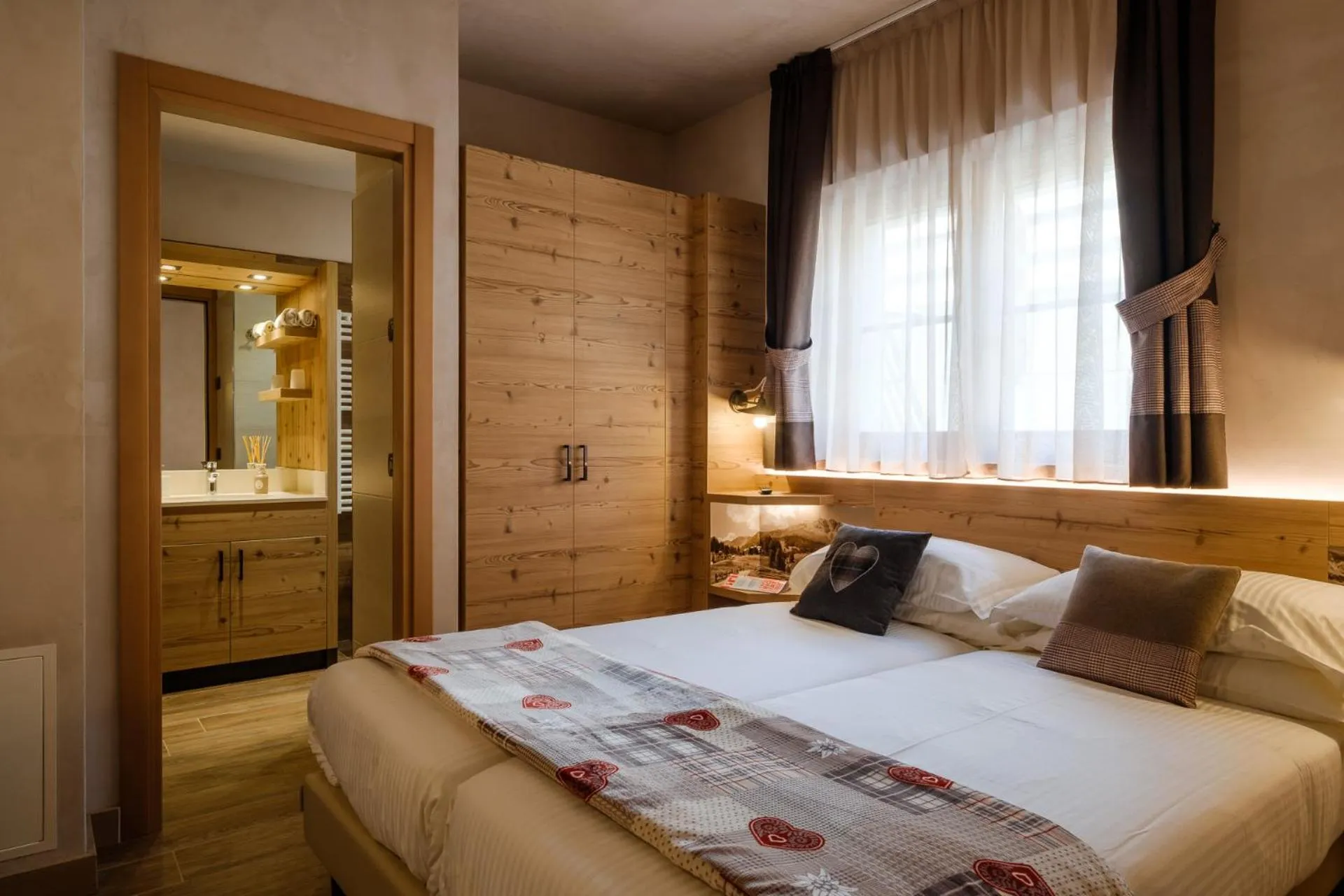 Bathroom, Bed in Chalet Bellavista