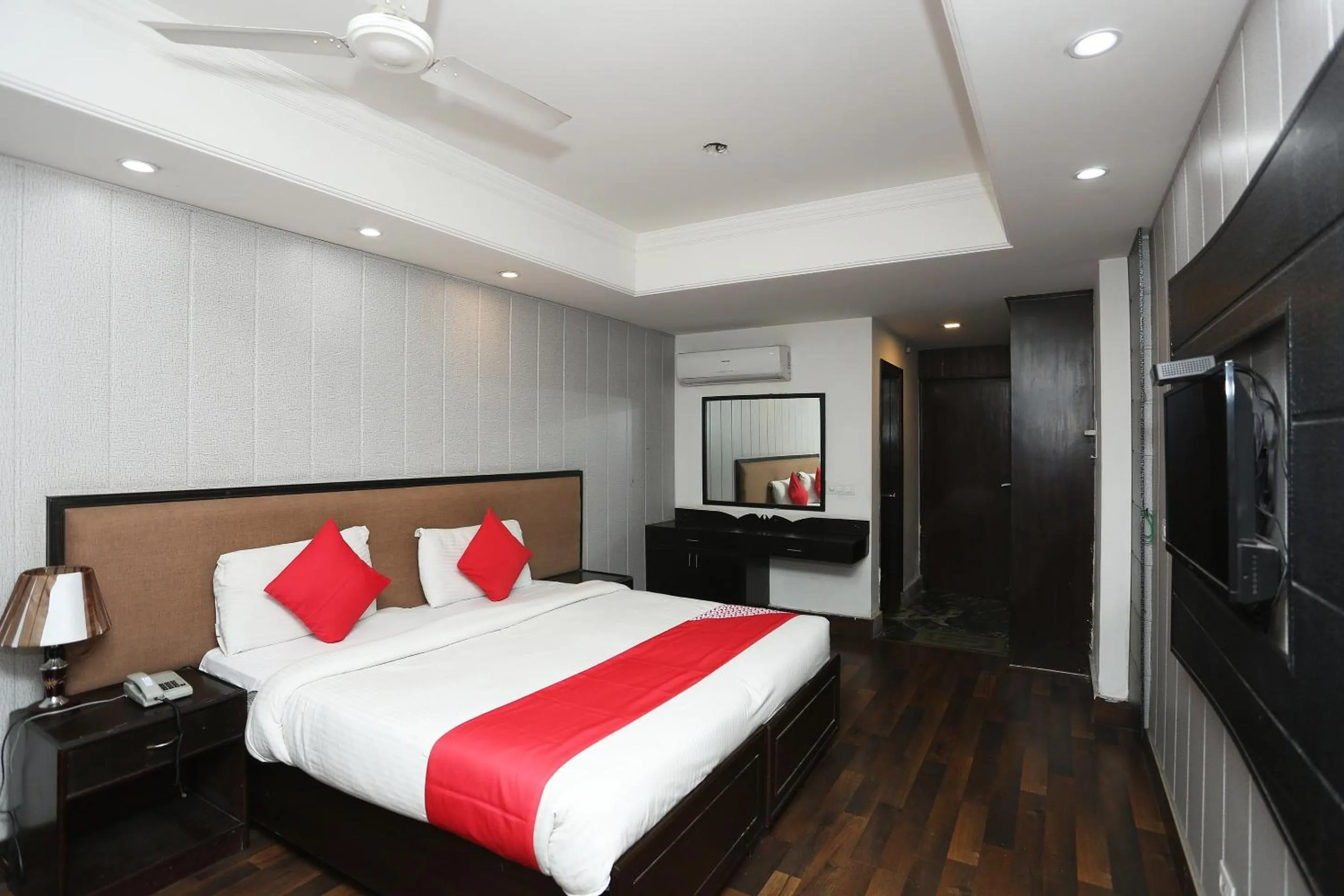 Bedroom, Bed in Super Hotel O The Avenue Residency