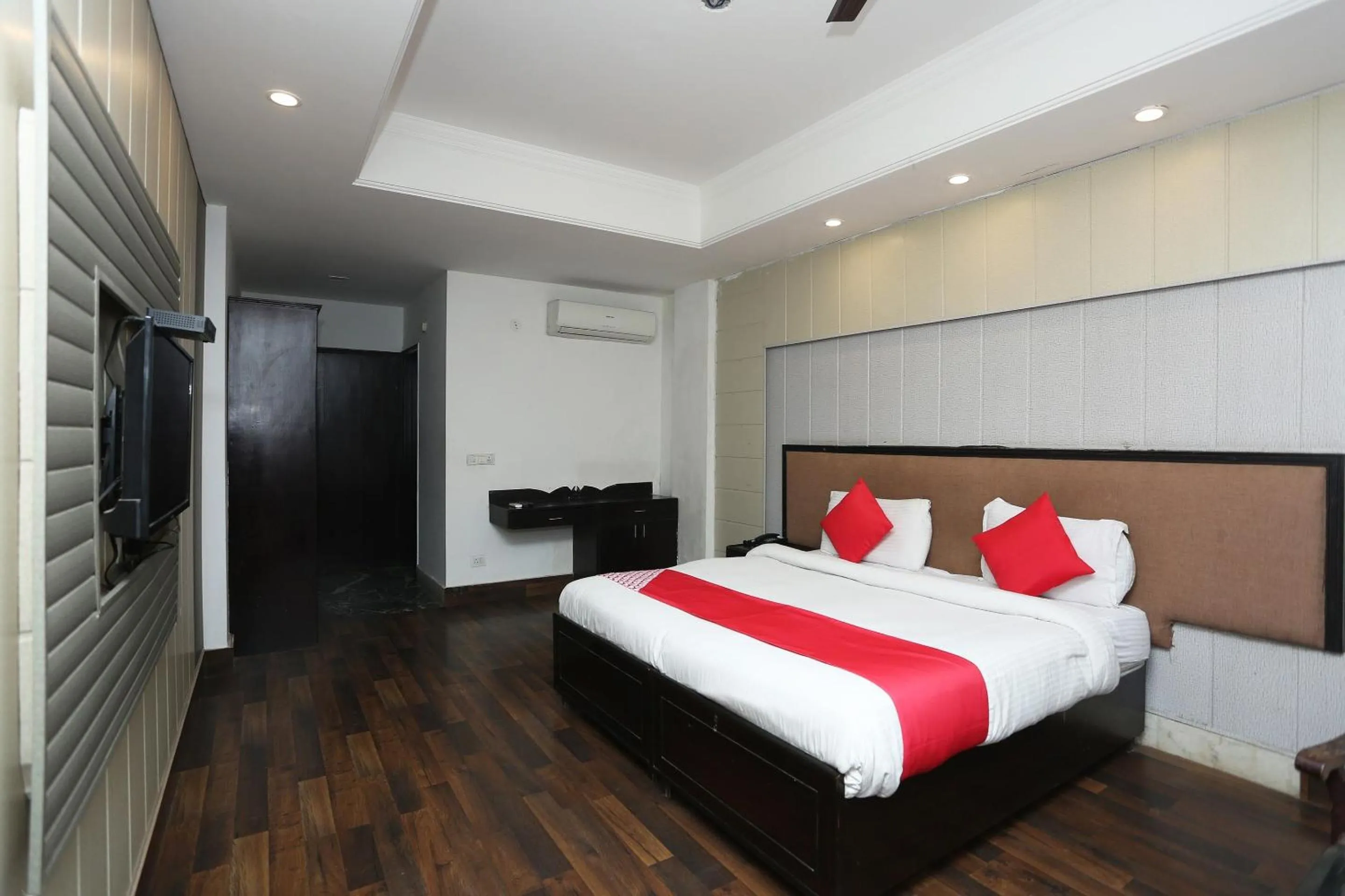 Bedroom, Bed in Super Hotel O The Avenue Residency