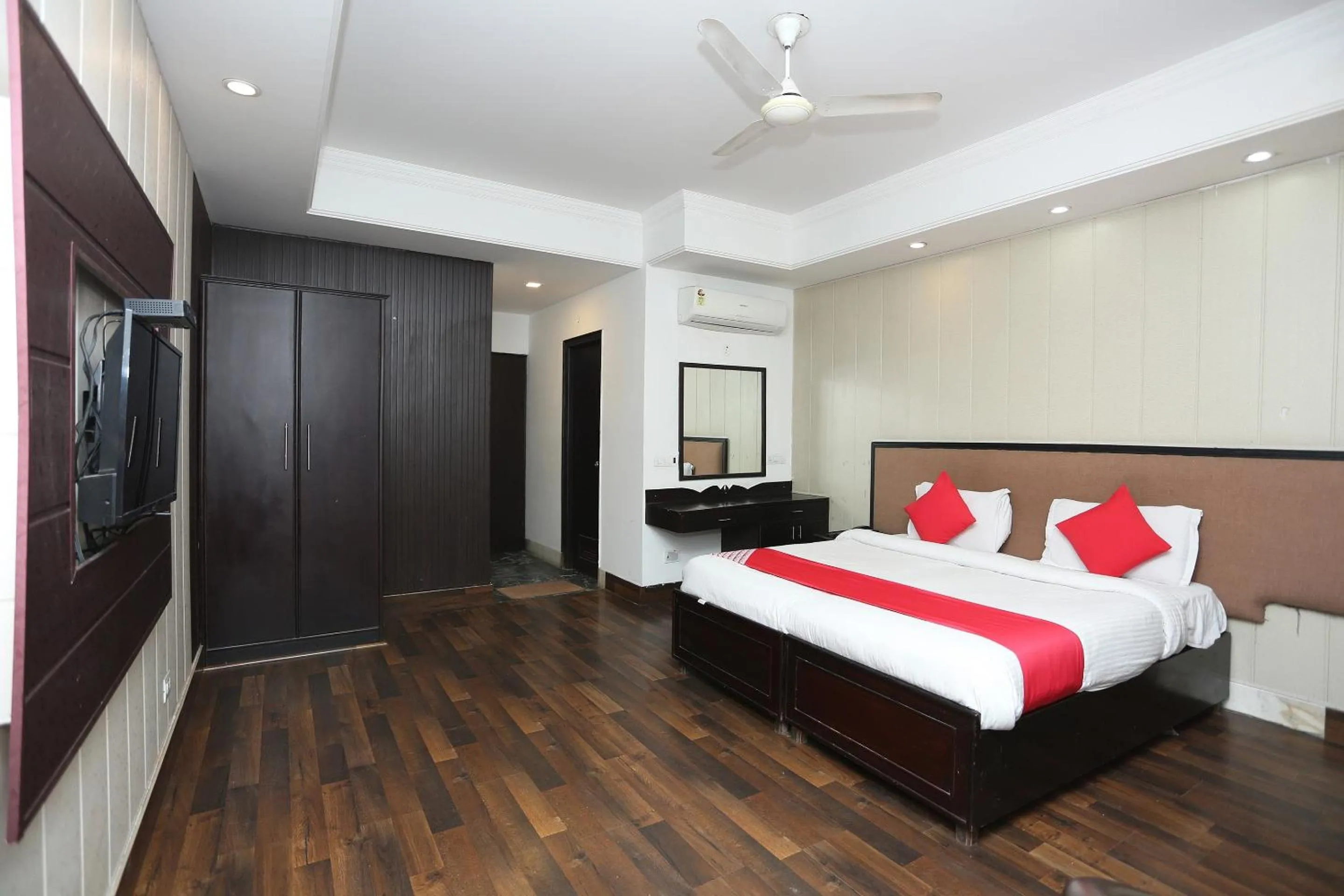 Bedroom, Bed in Super Hotel O The Avenue Residency