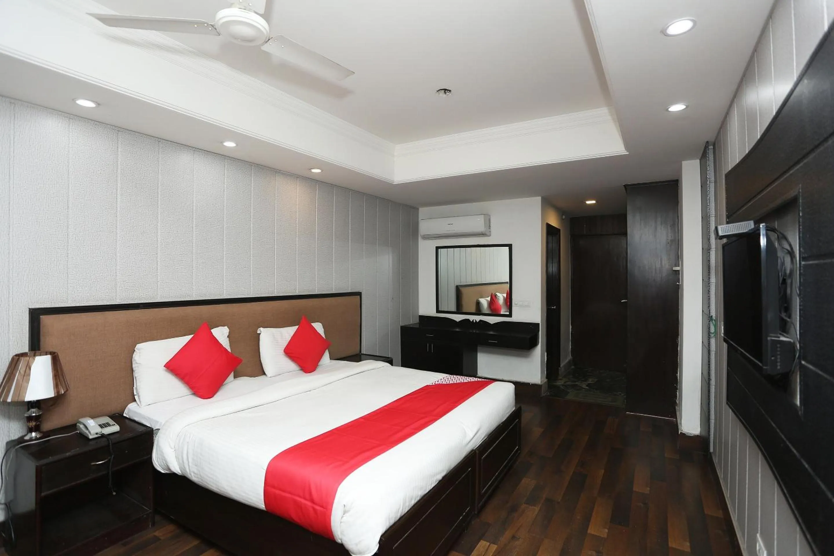 Bedroom, Bed in Super Hotel O The Avenue Residency