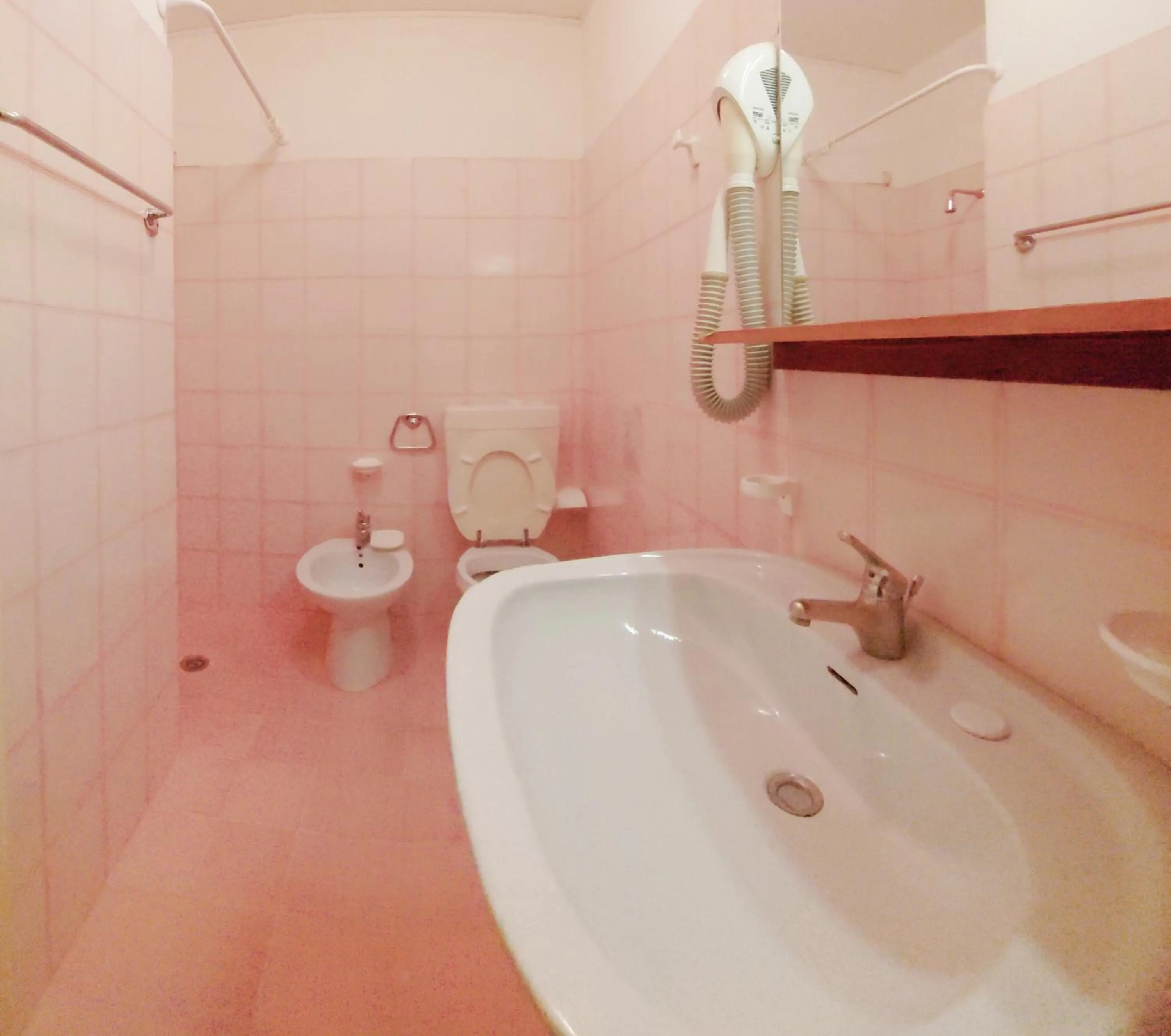 Shower in Hotel Trevi