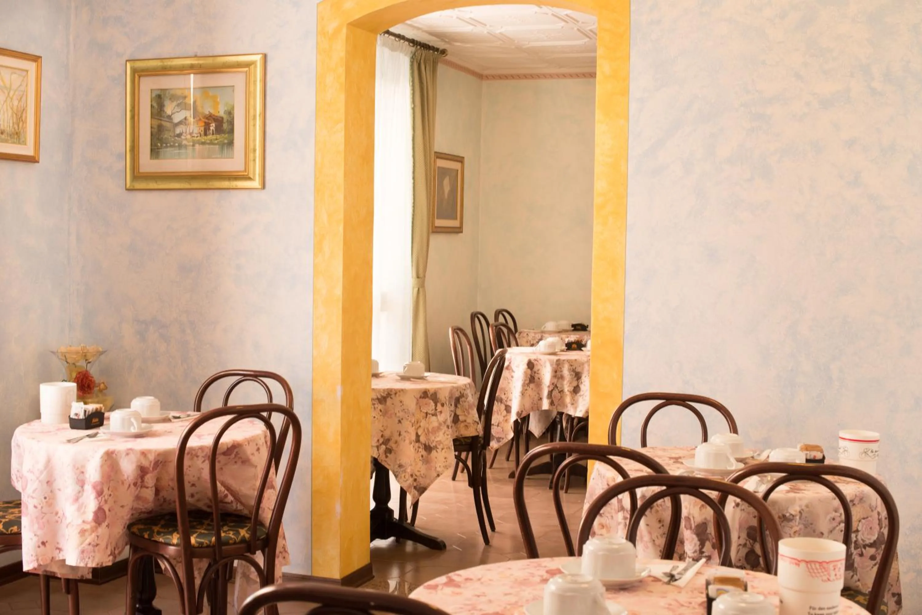Restaurant/places to eat in Hotel Trevi