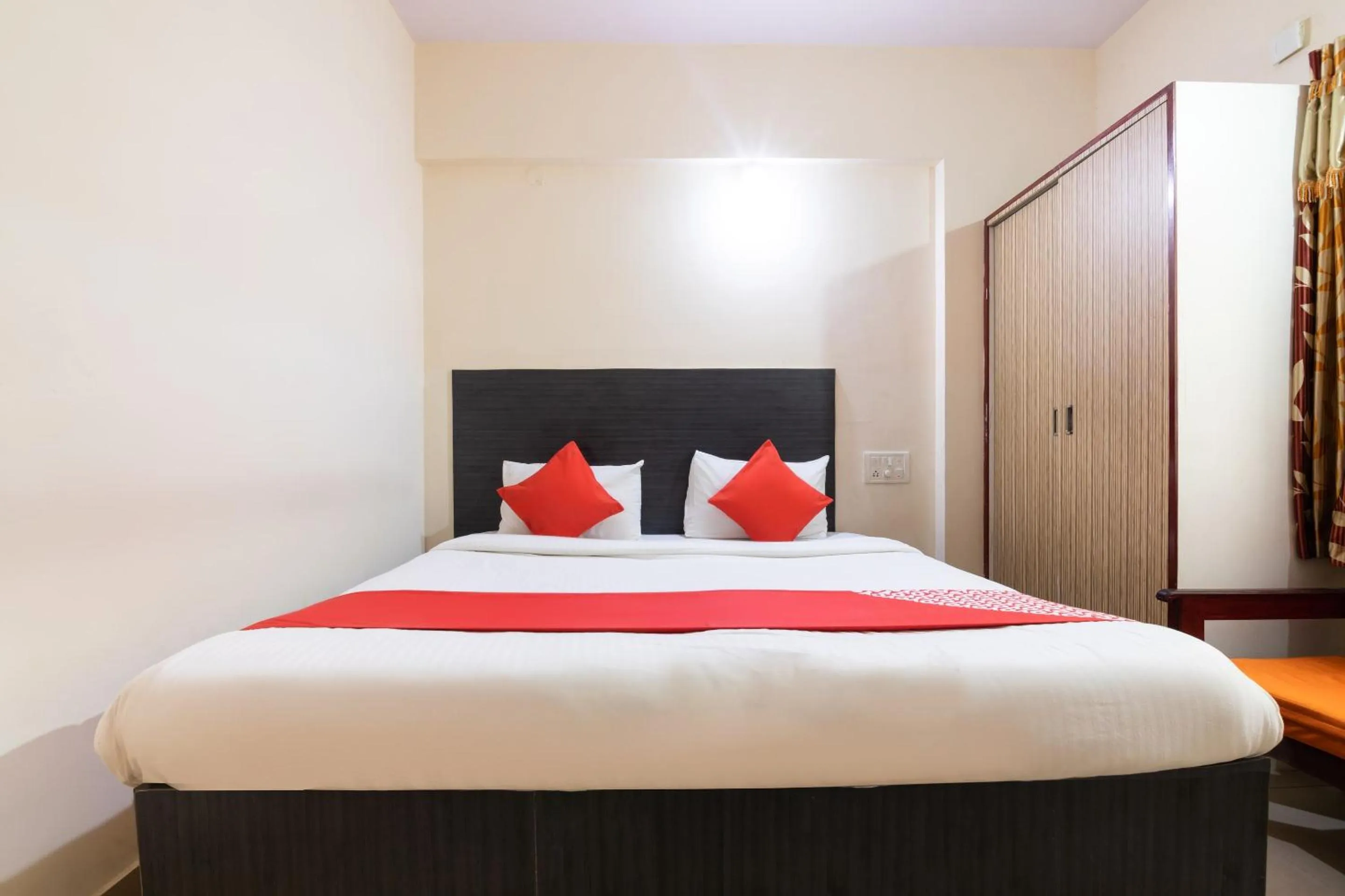 Bedroom, Bed in Hotel O Rajmahal Boarding & Lodging