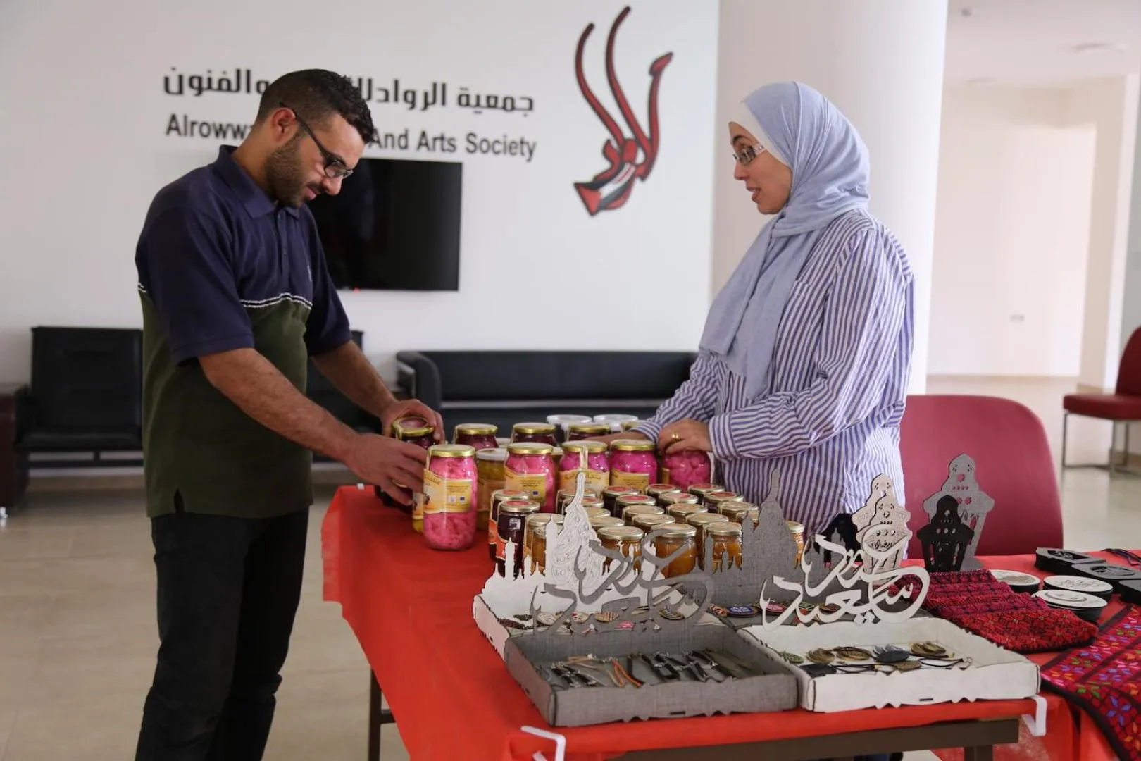 Restaurant/places to eat in Alrowwad Guest House