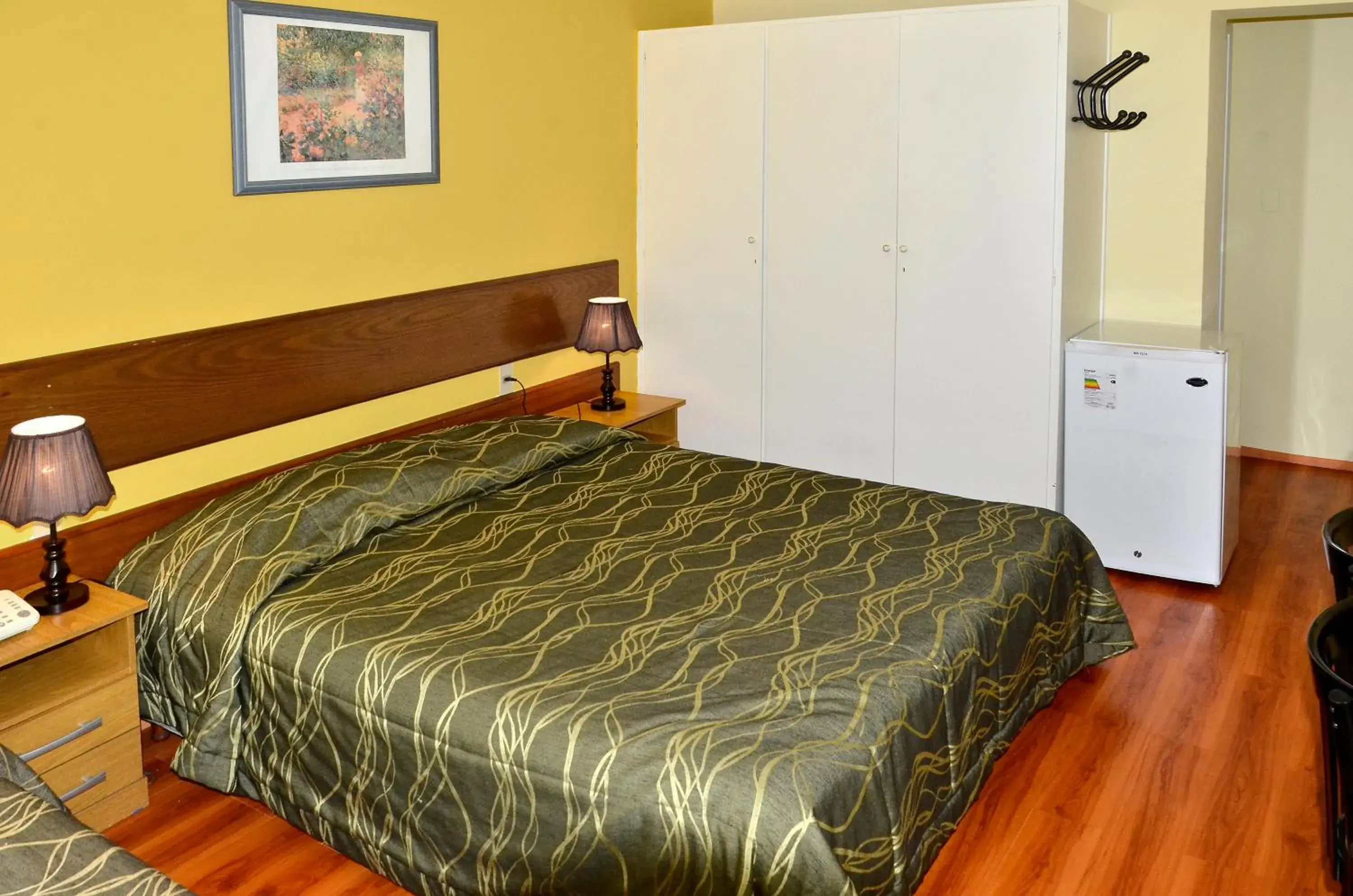 Standard Triple Room in Hotel Hispano Standard Triple Room in Hotel Hispano