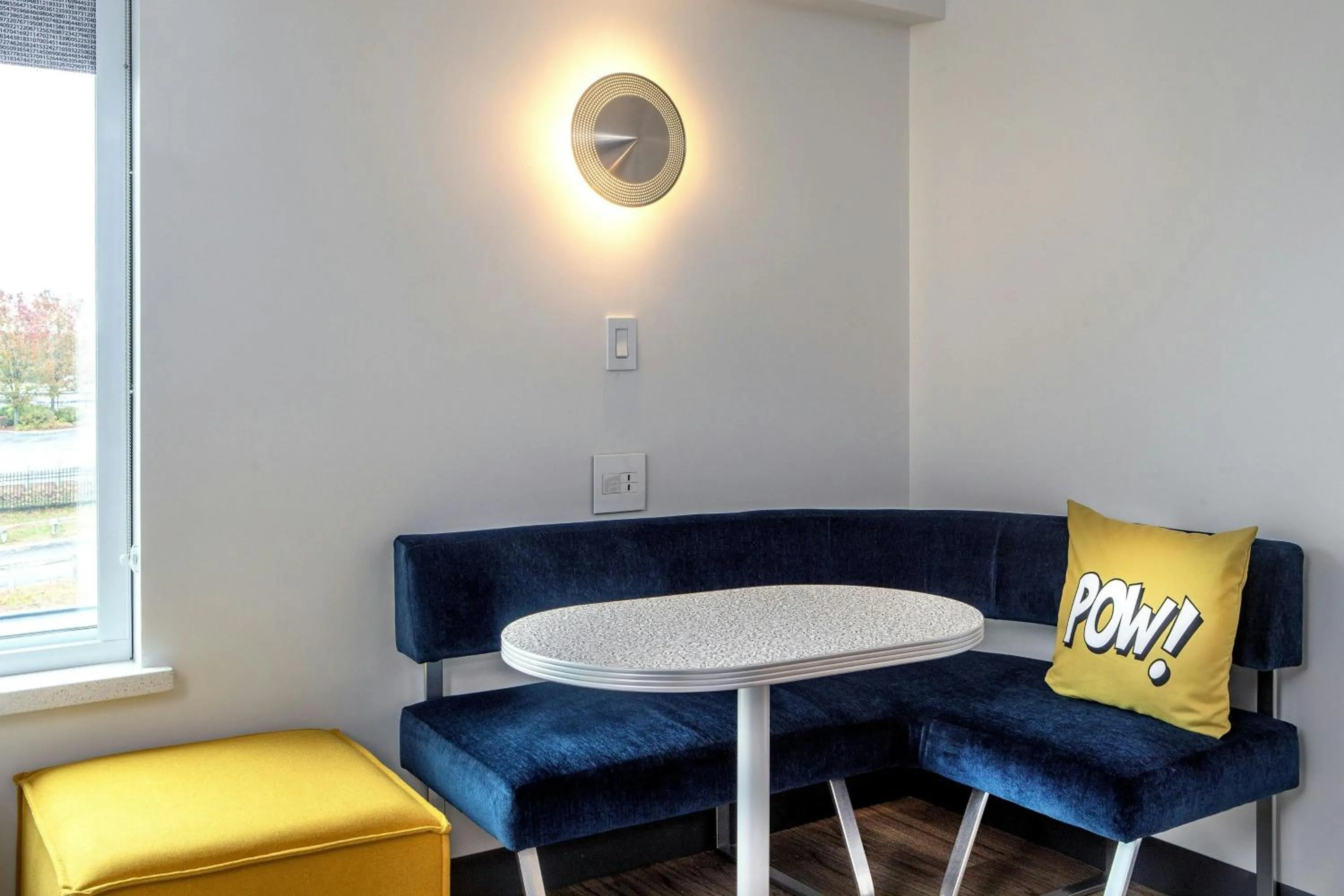 Photo of the whole room in Aloft Framingham