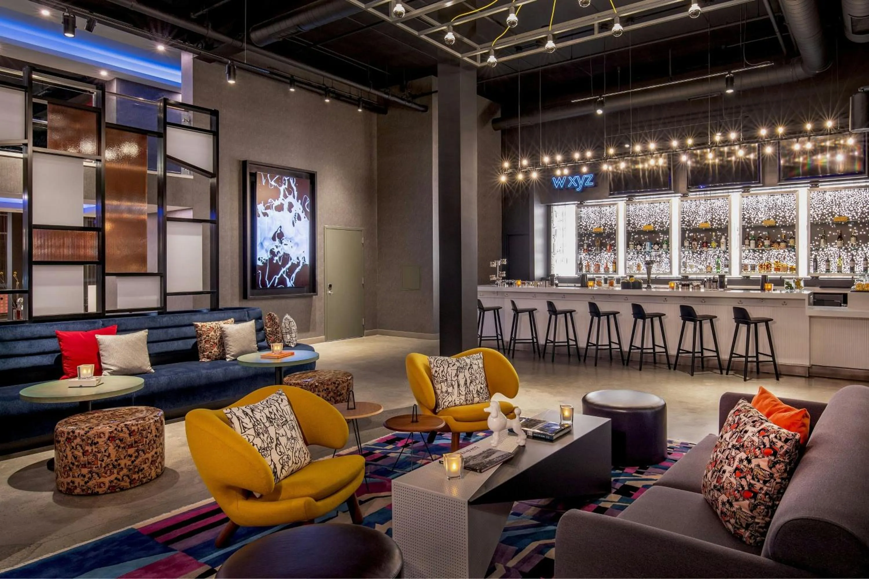 Lounge or bar in Aloft Framingham