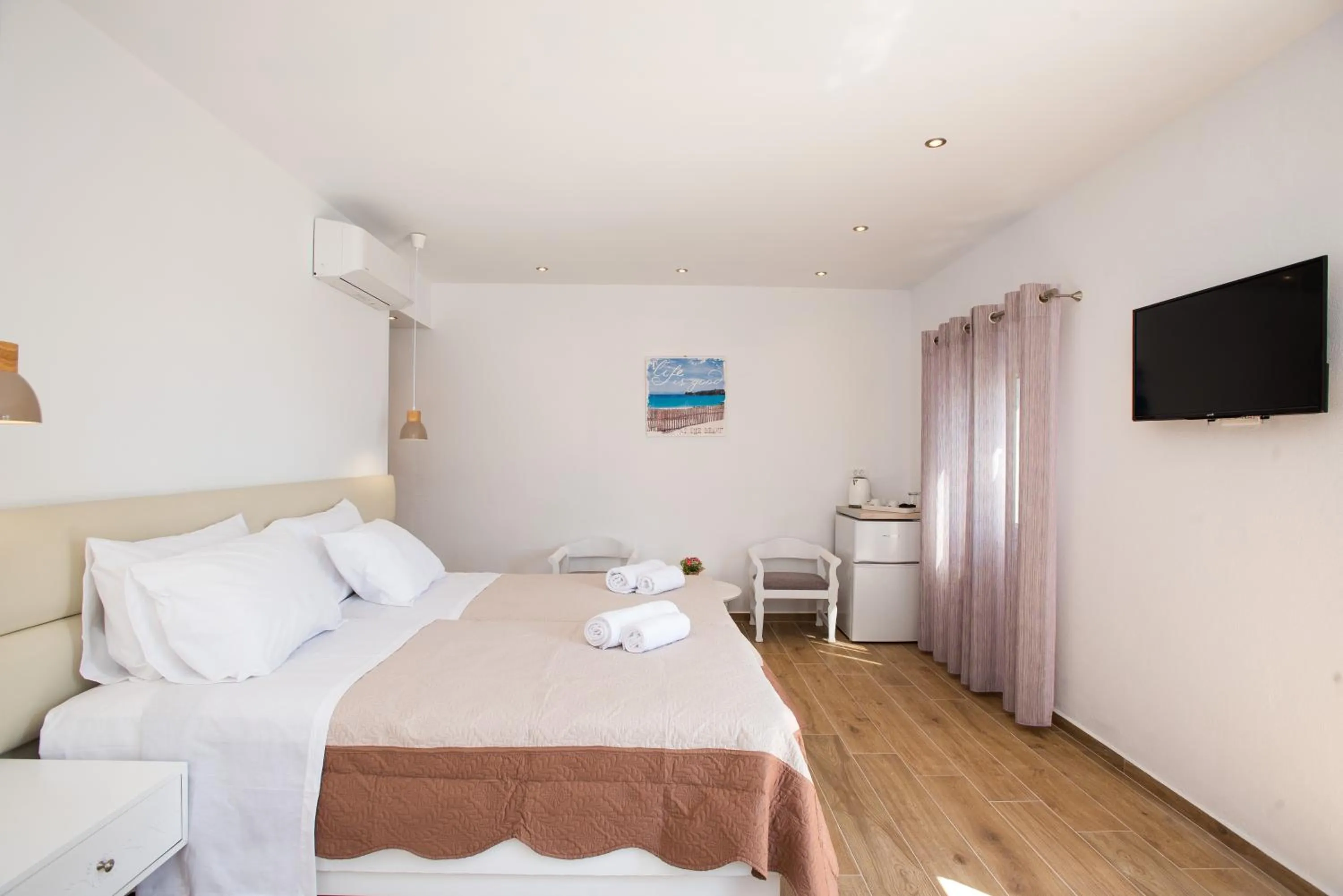 Photo of the whole room in Marina Blue Ornos