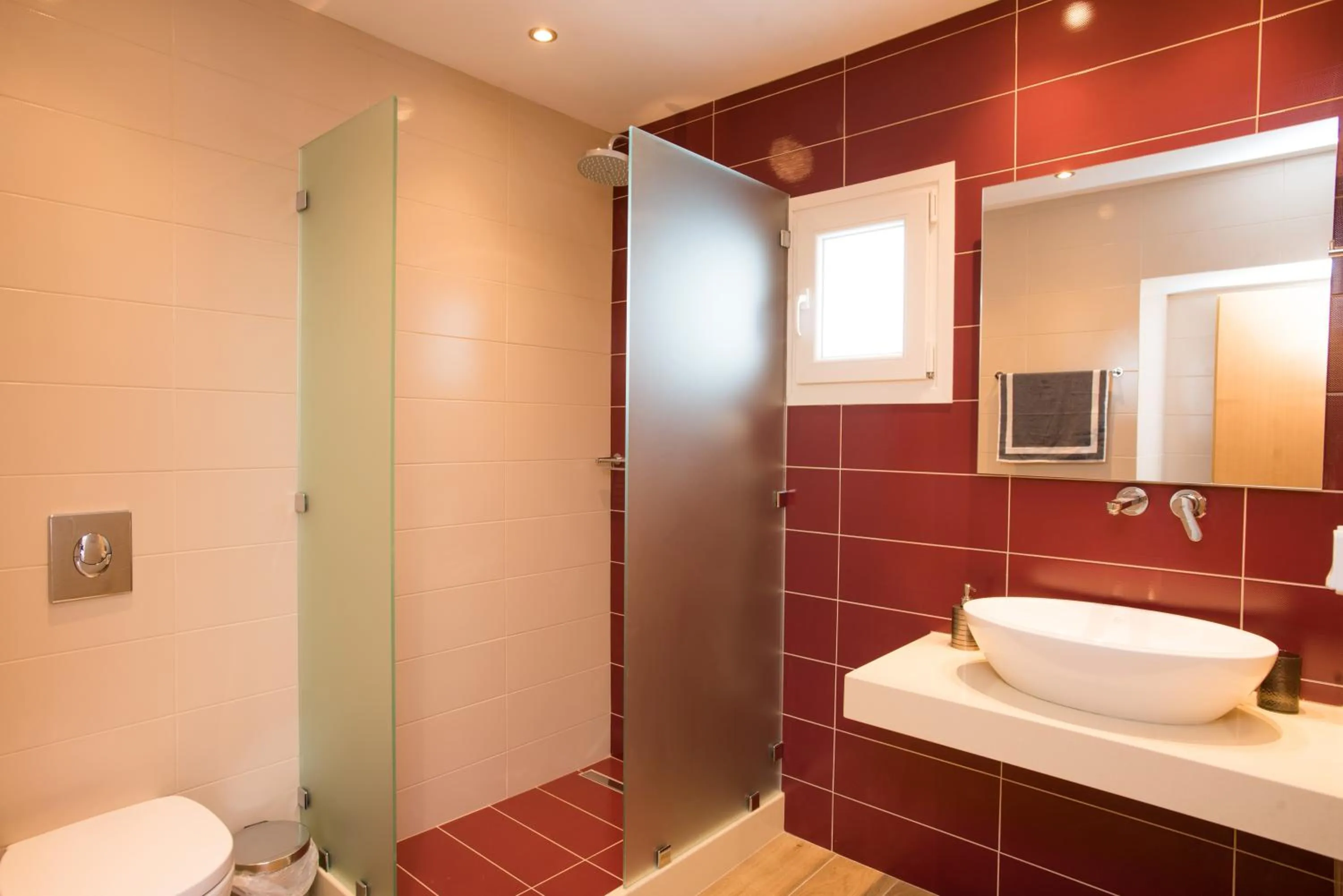 Shower in Marina Blue Ornos