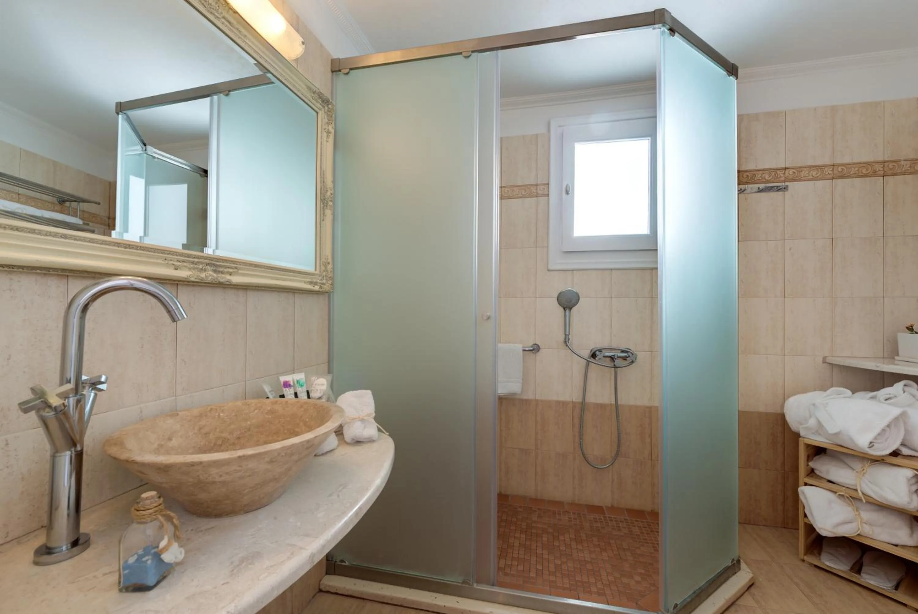 Shower in Dream Island Hotel