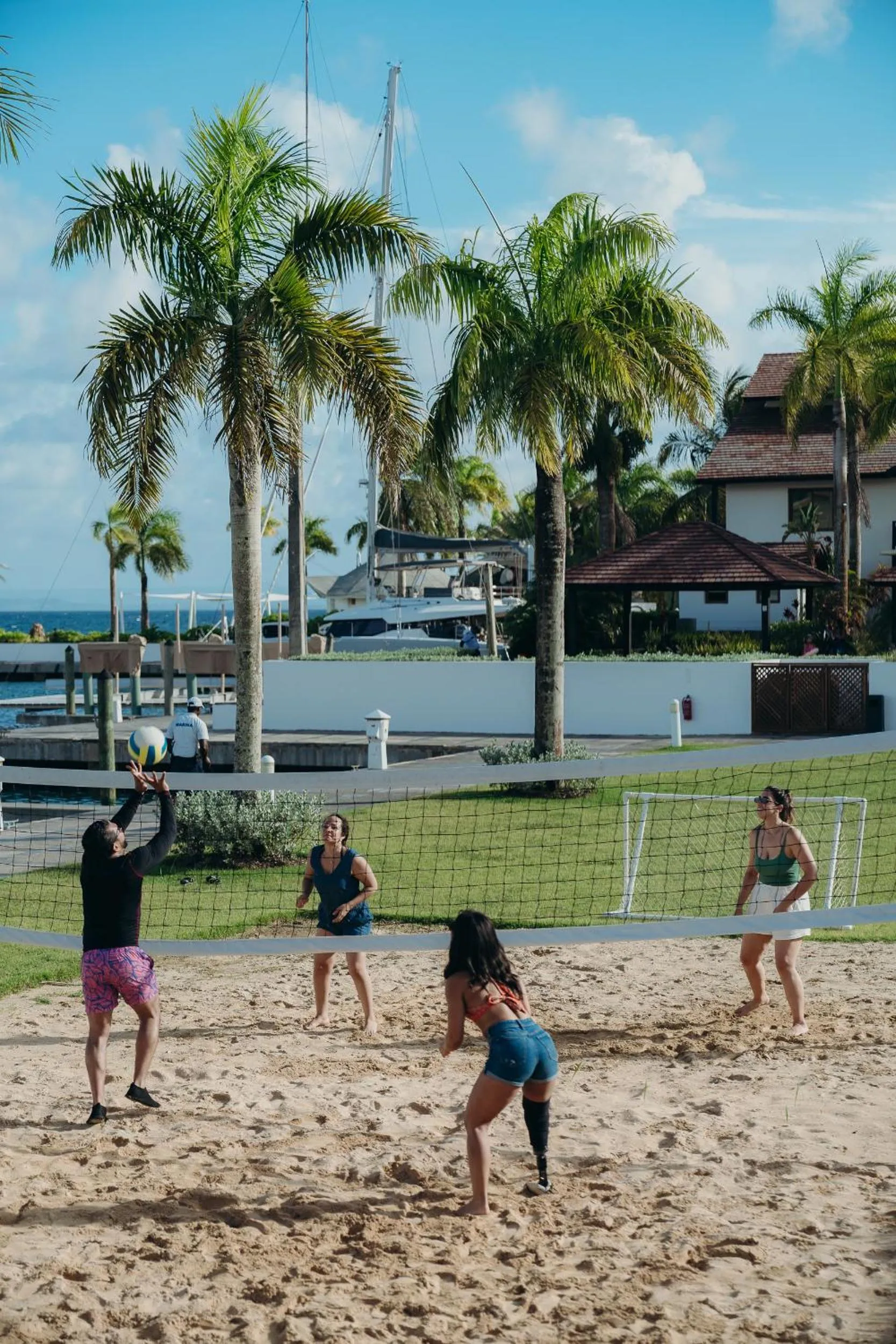 Entertainment in The Bannister Hotel & Yacht Club by Mint