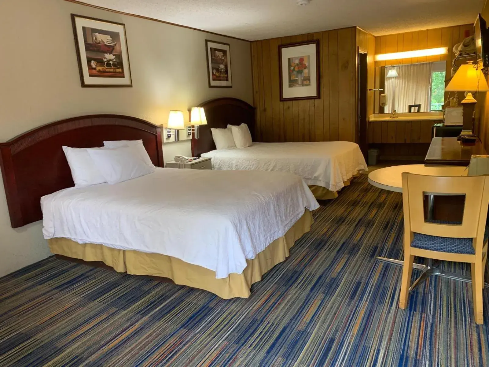 Queen Room with Two Queen Beds in Wagner Inn Queen Room with Two Queen Beds in Wagner Inn