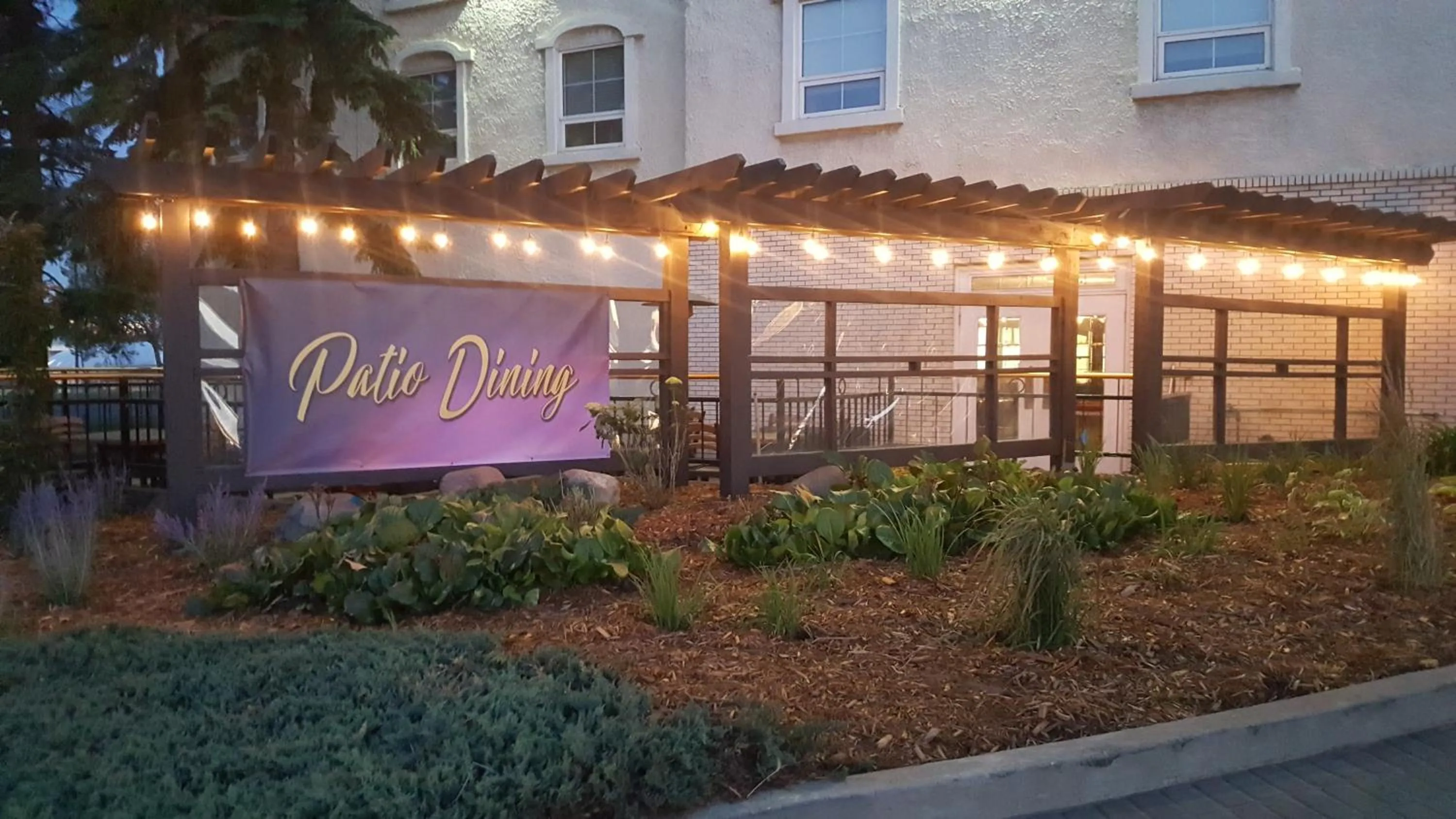 Balcony/Terrace in Chateau Louis Hotel & Conference Centre