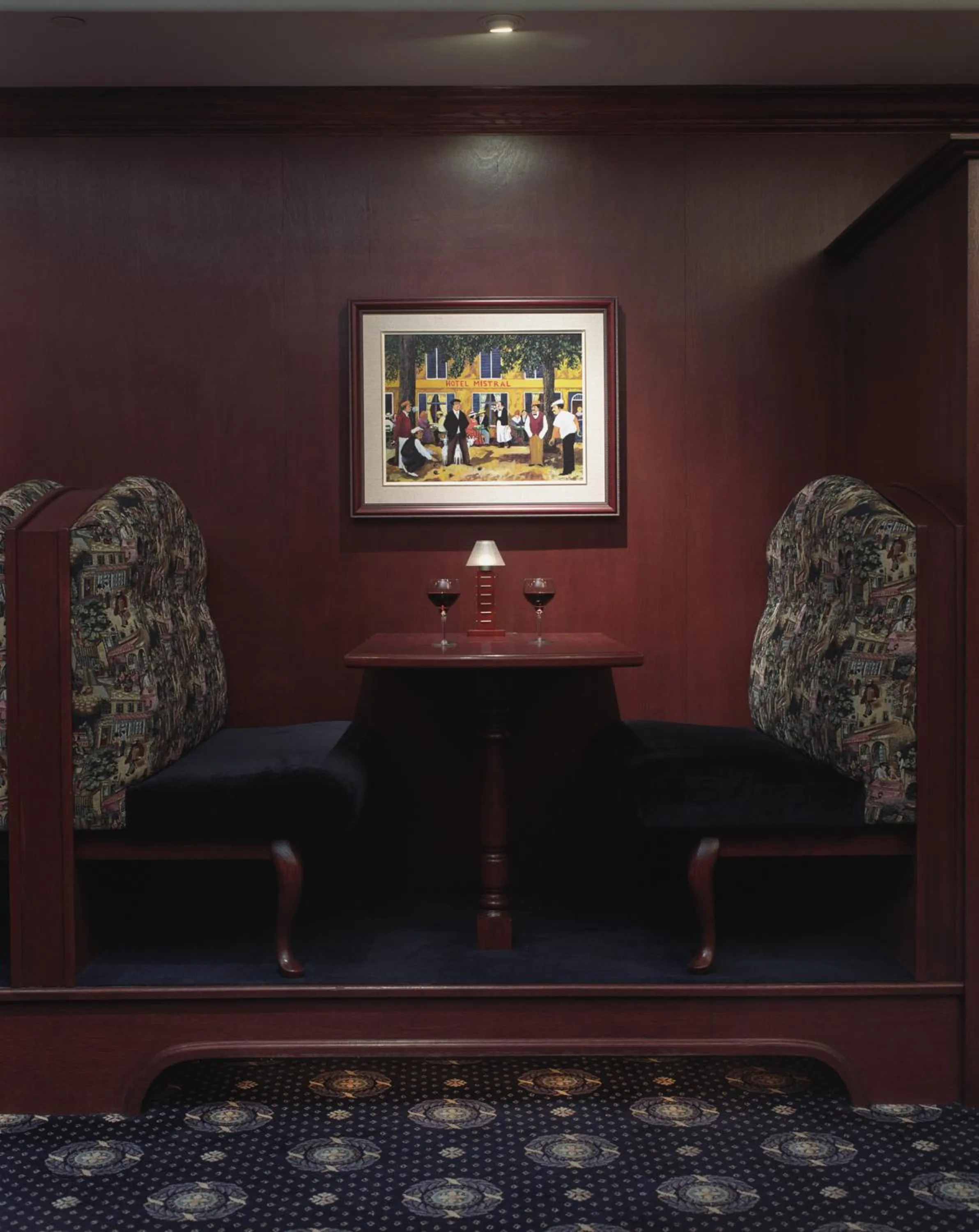 Lounge or bar in Chateau Louis Hotel & Conference Centre