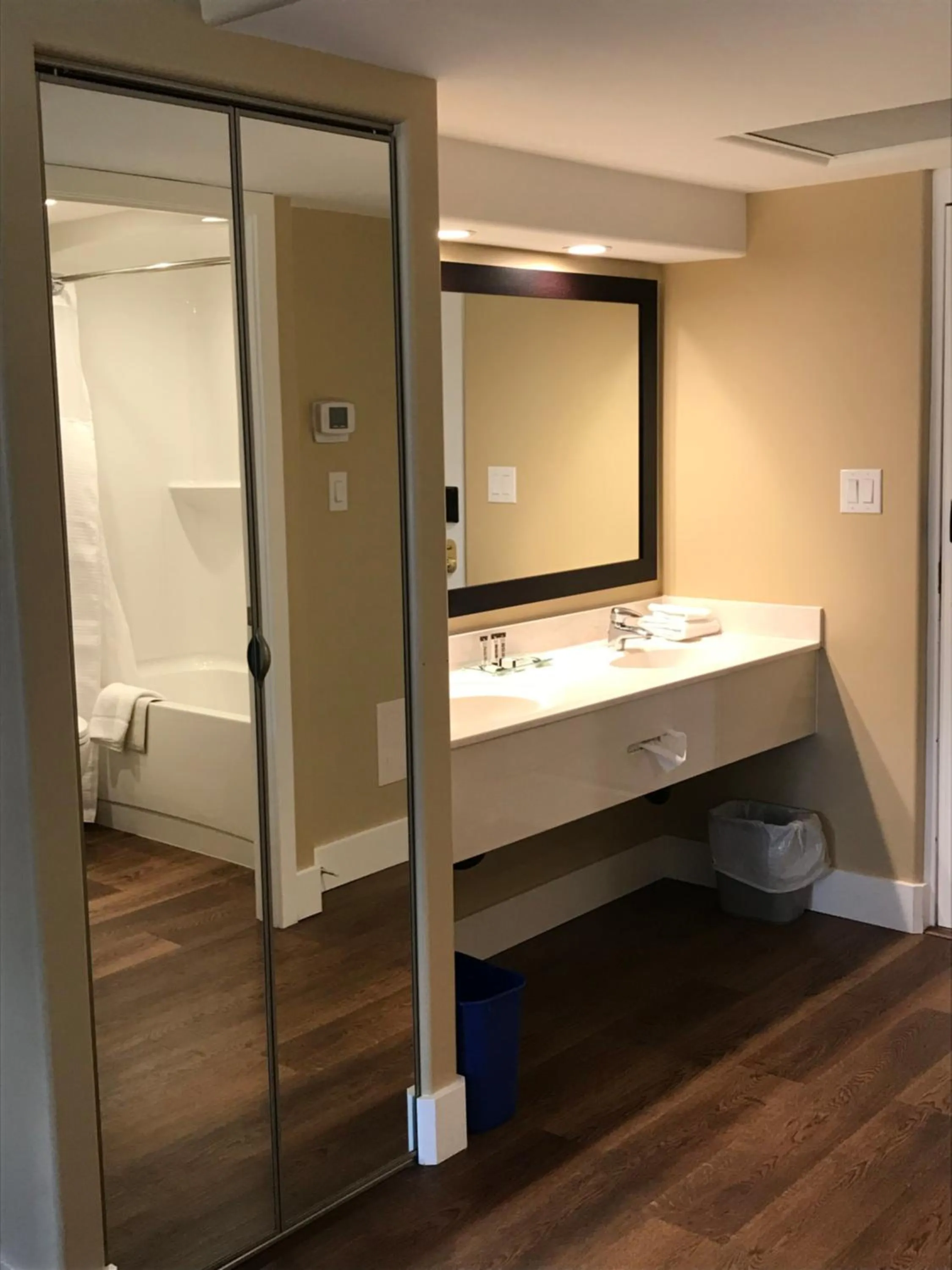 Bathroom in Chateau Louis Hotel & Conference Centre