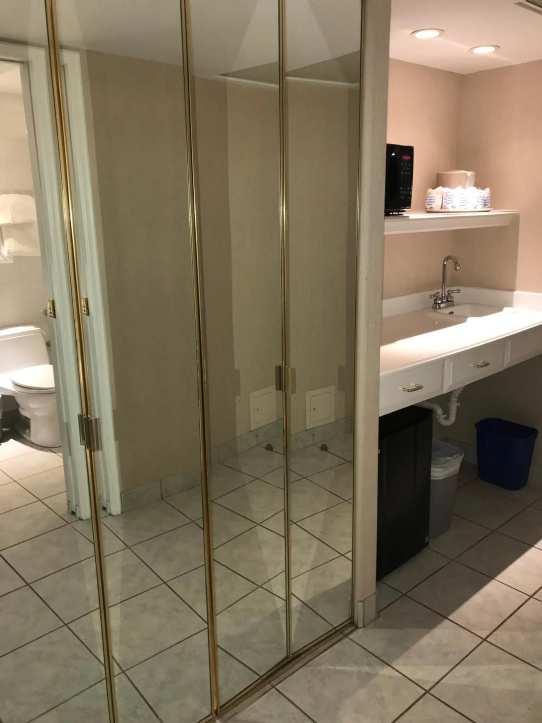 Bathroom in Chateau Louis Hotel & Conference Centre