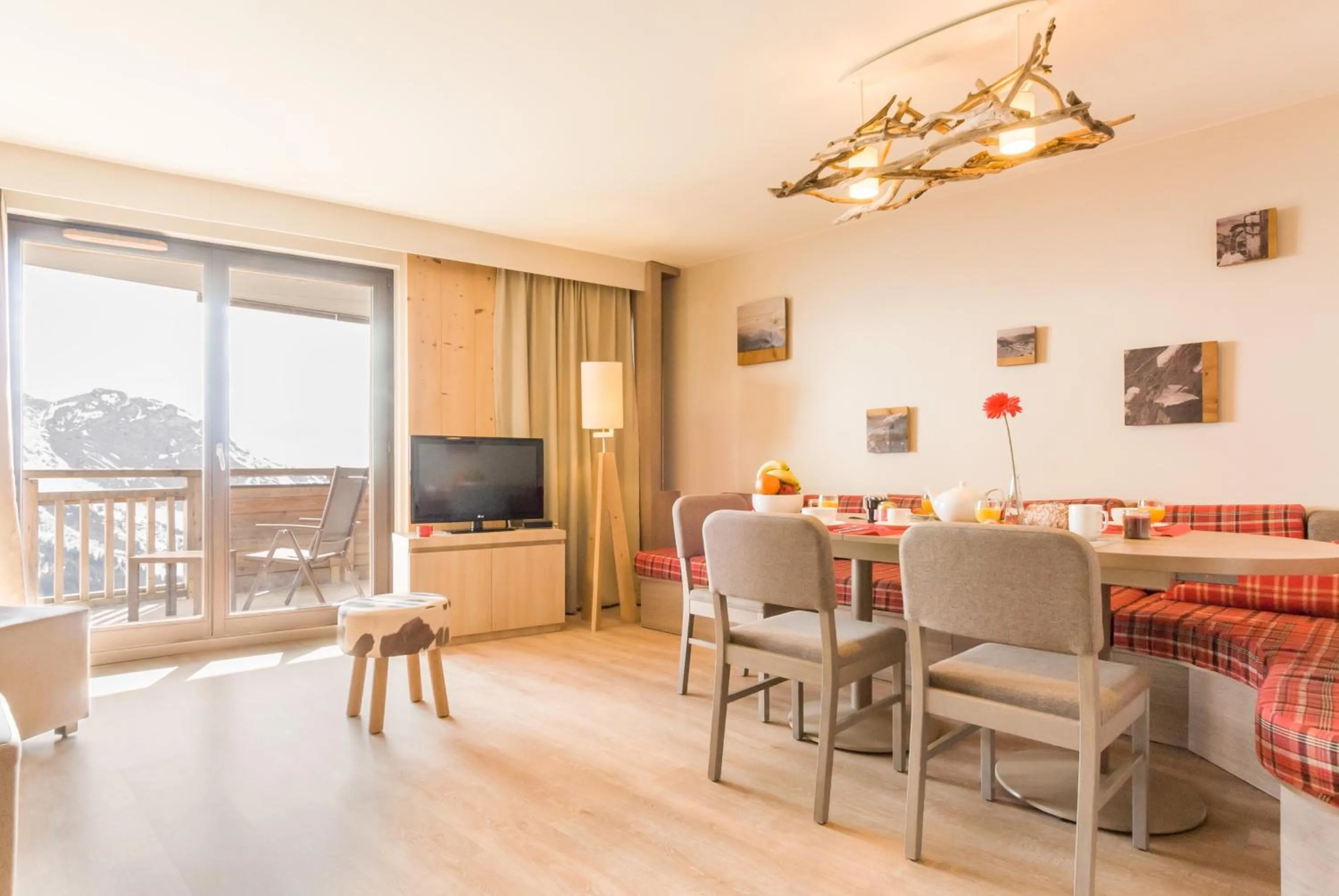 Communal lounge/ TV room in Résidence Pierre & Vacances Atria-Crozats