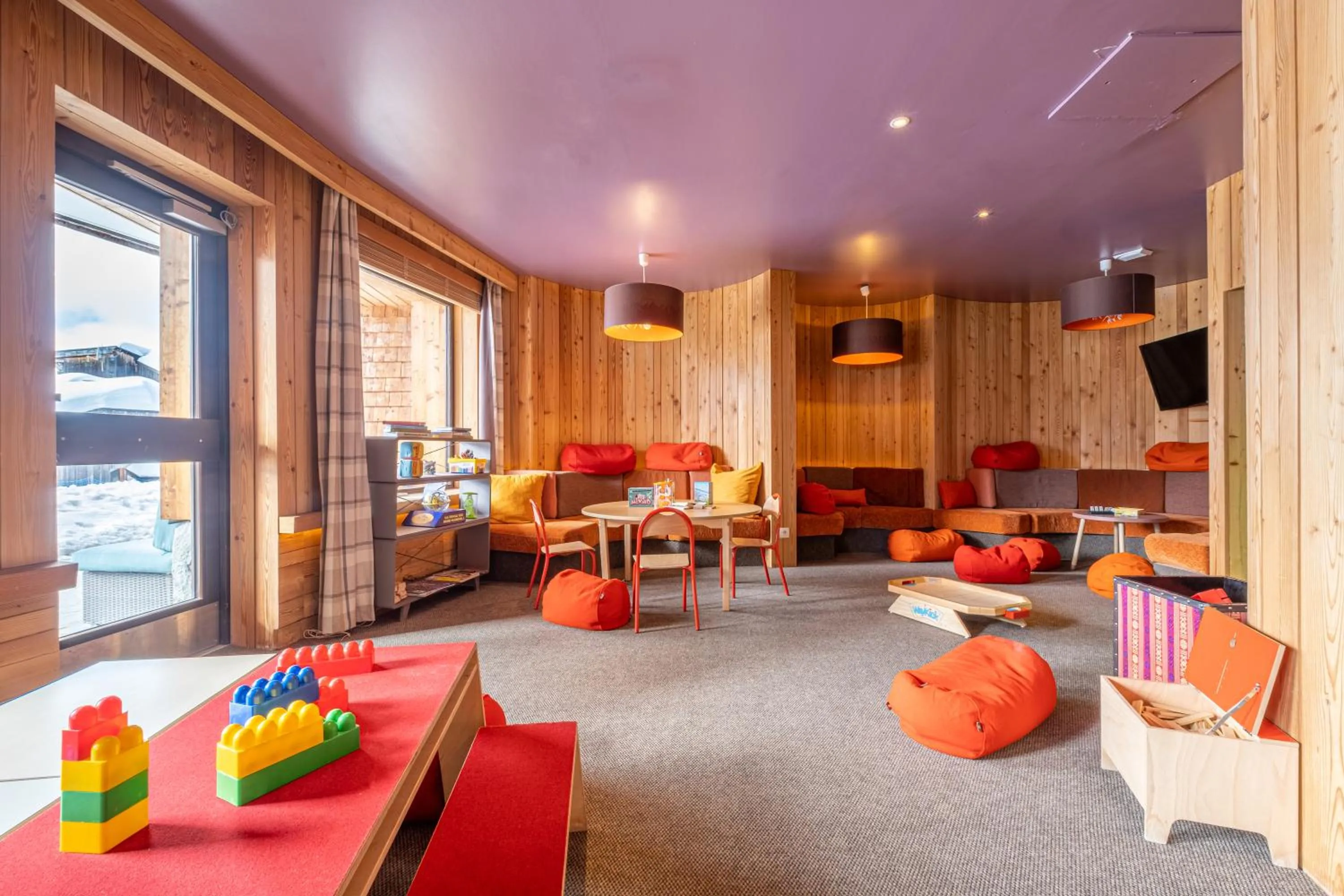 Communal lounge/ TV room in Résidence Pierre & Vacances Atria-Crozats