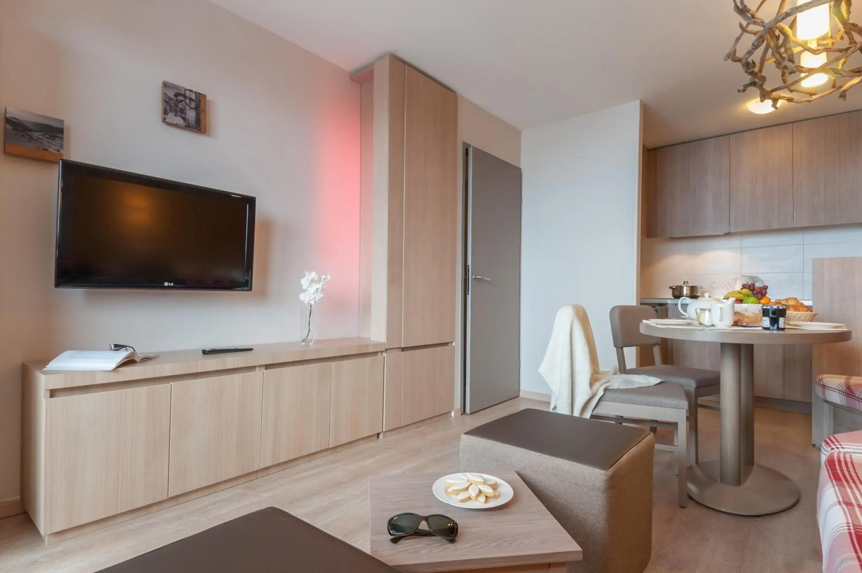 One-Bedroom Apartment with balcony (4 People) in Résidence Pierre & Vacances Atria-Crozats One-Bedroom Apartment with balcony (4 People) in Résidence Pierre & Vacances Atria-Crozats
