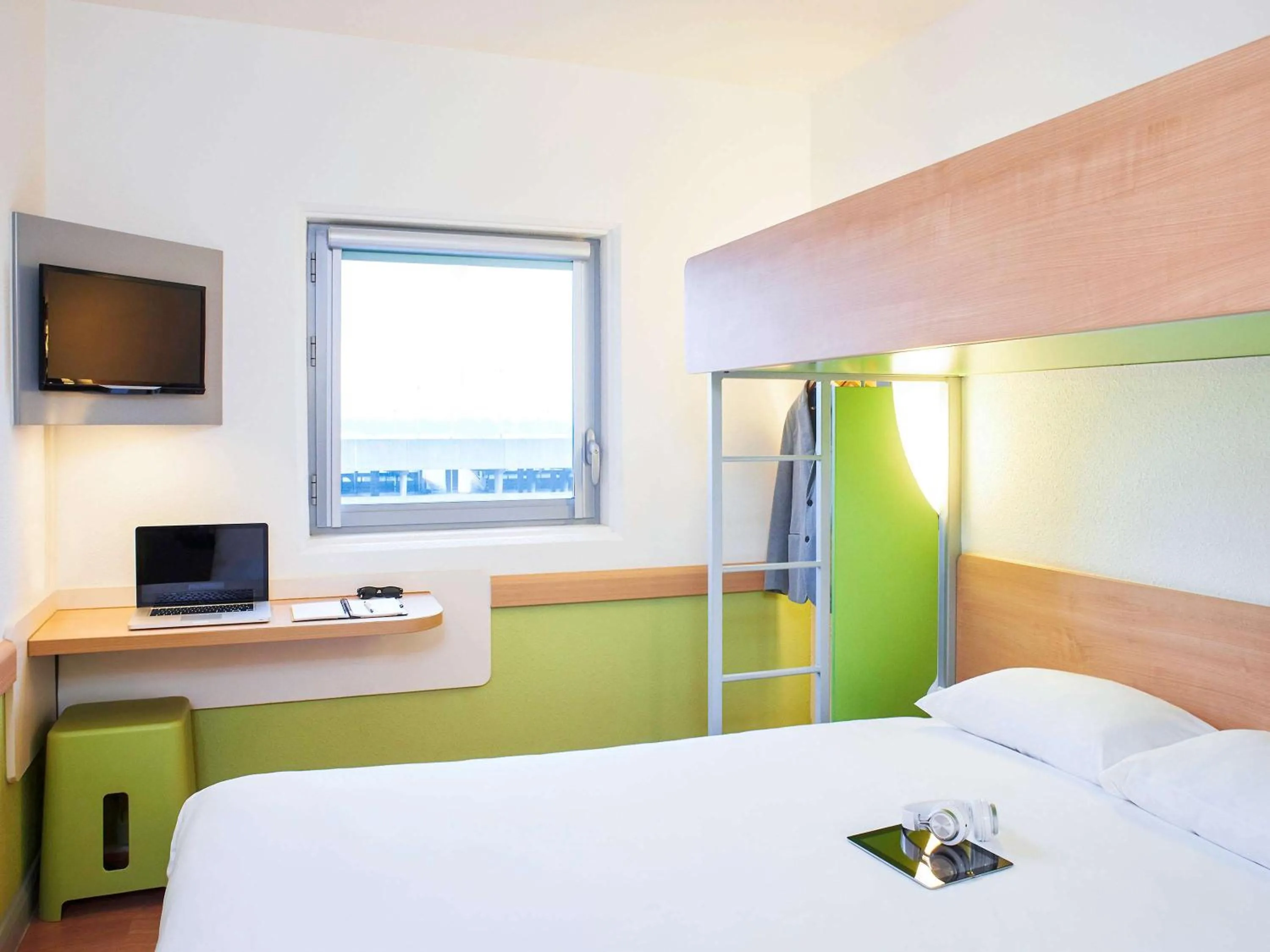 Property building, Bed in ibis budget Birmingham Airport Terminal Building - NEC