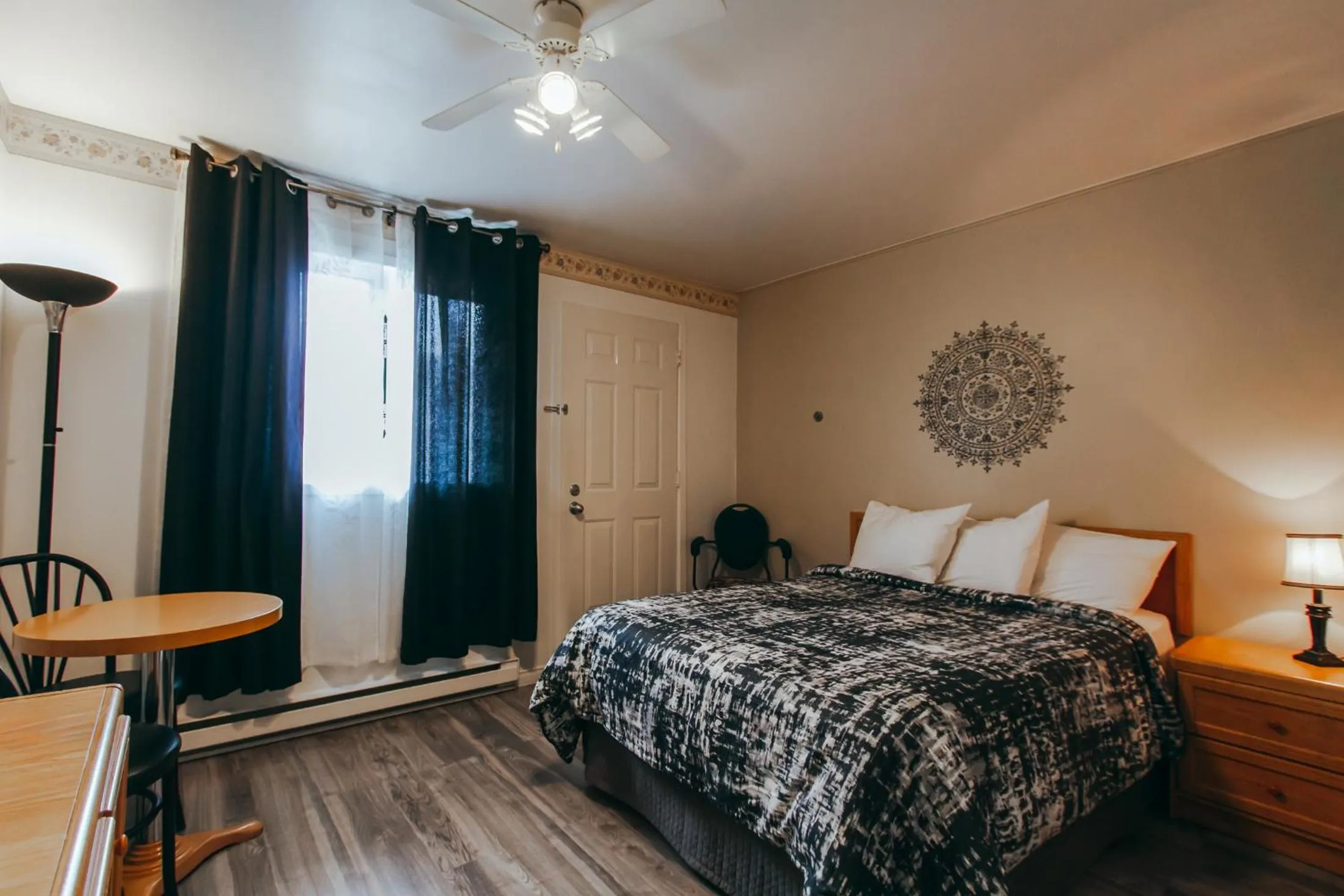 Bed in Motel Des Cascades