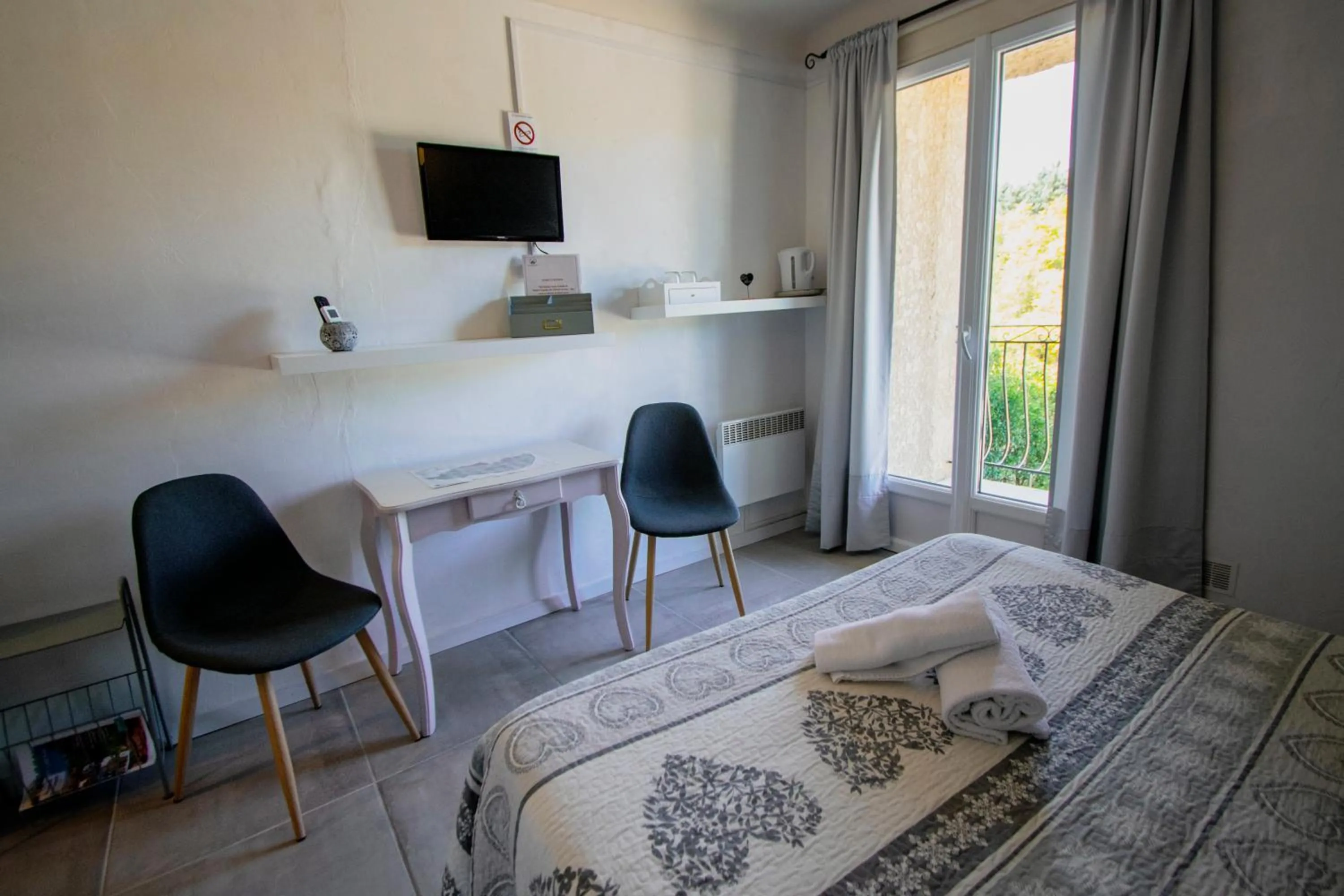 TV and multimedia, Bed in Hotel Carina