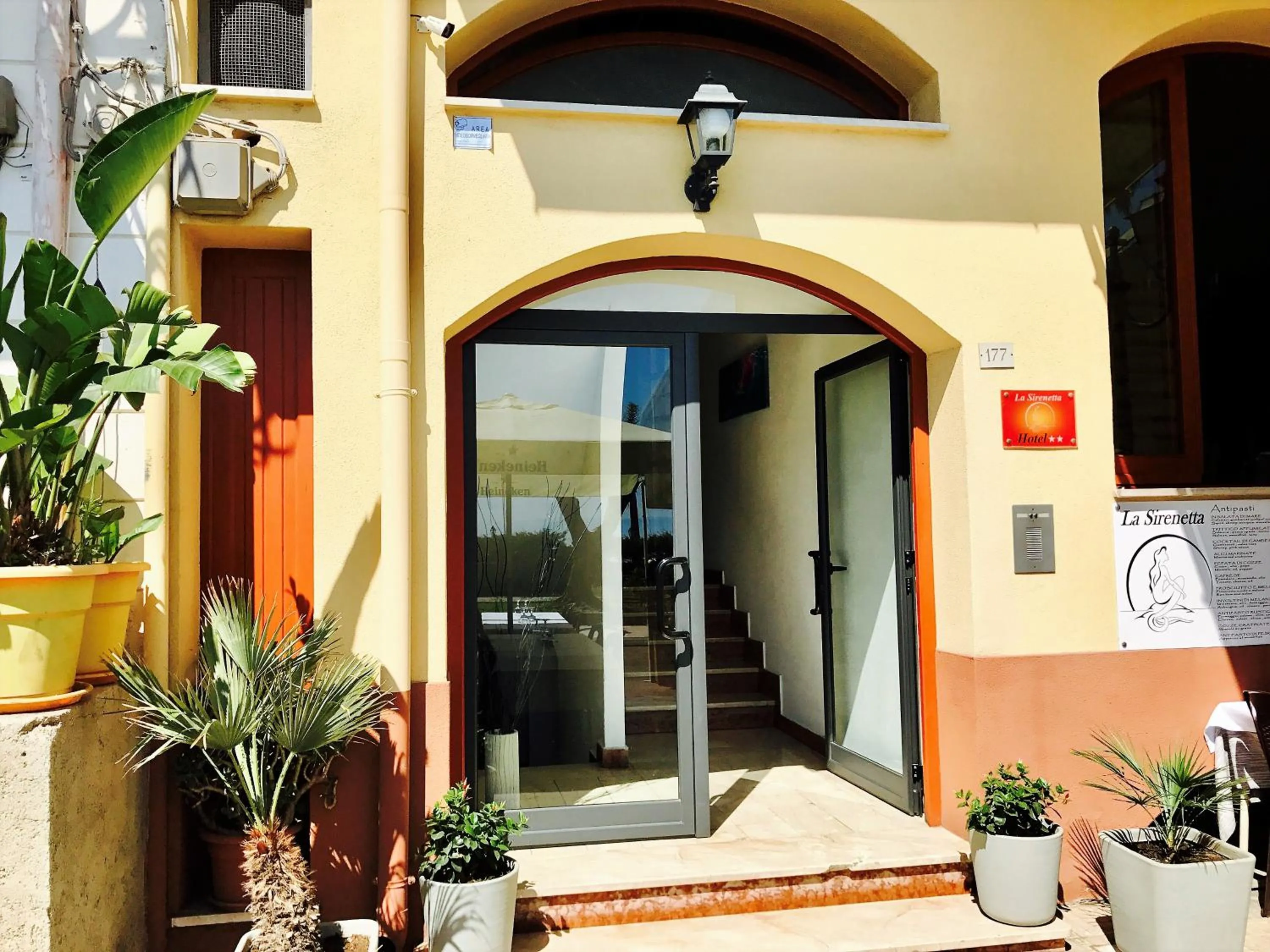 Facade/entrance in Hotel La Sirenetta