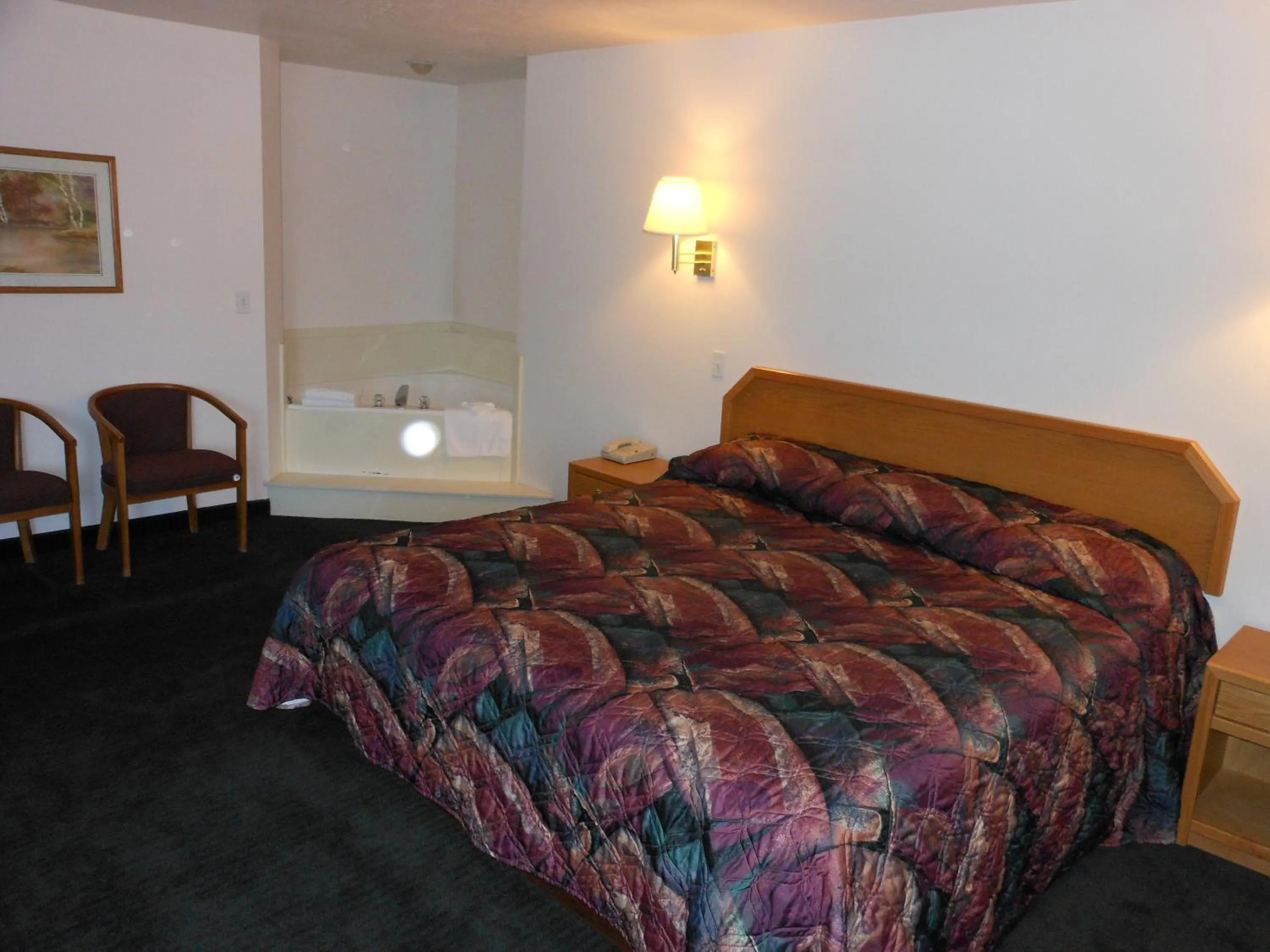 View (from property/room), Bed in Economy Inn & Suites