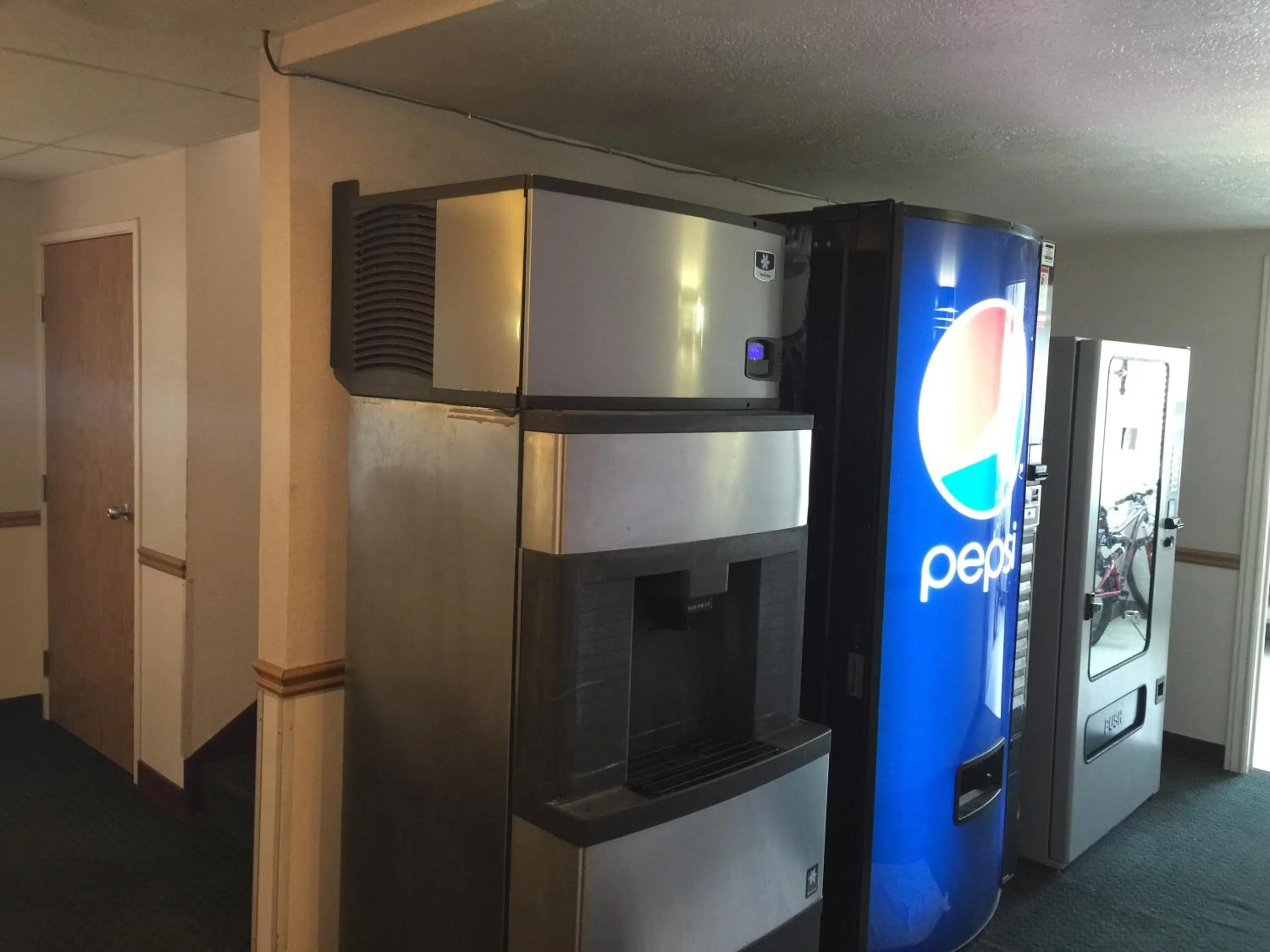 On-site shops in Economy Inn & Suites