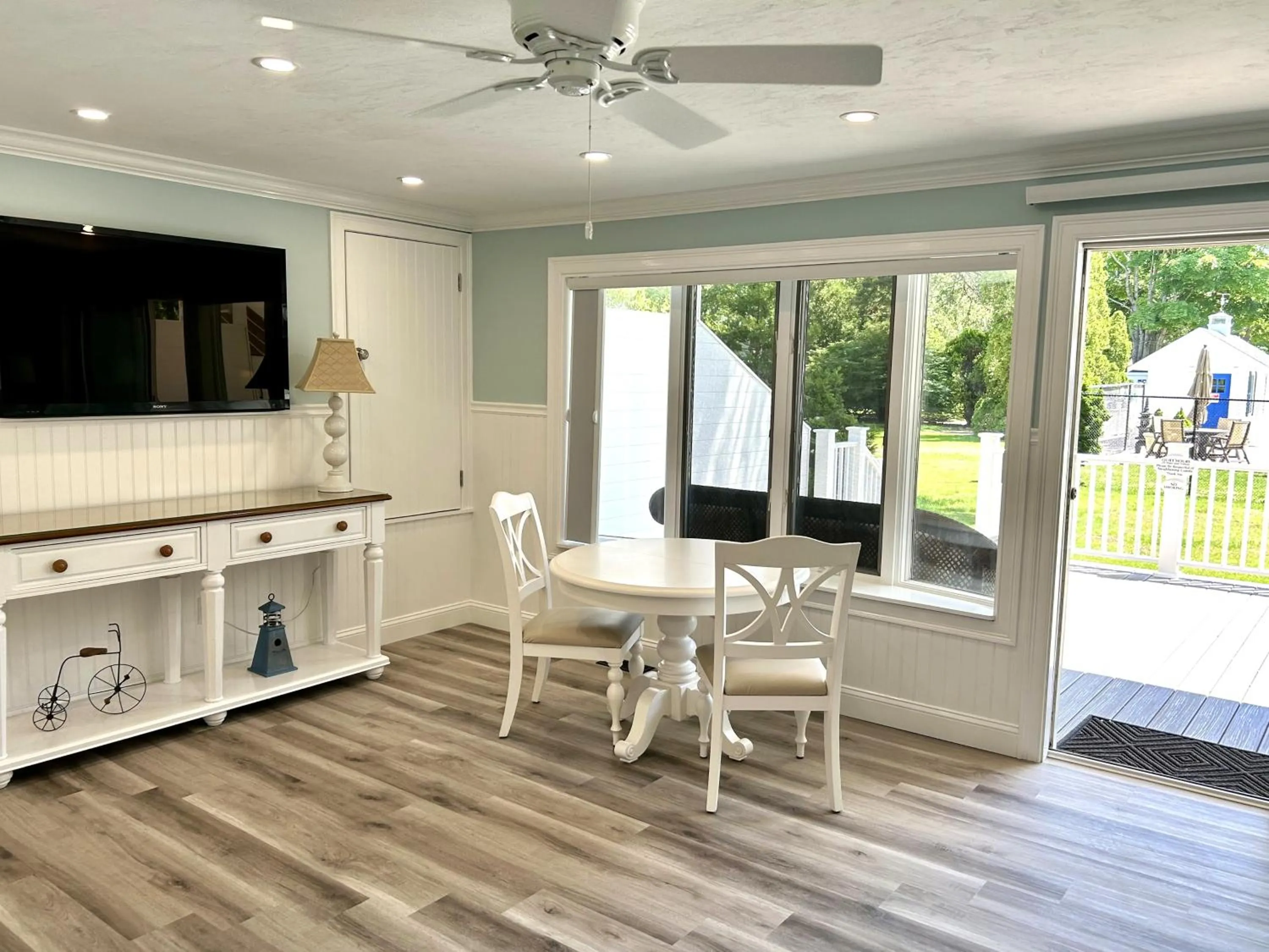 Kitchen or kitchenette in Falmouth Heights Motor Lodge